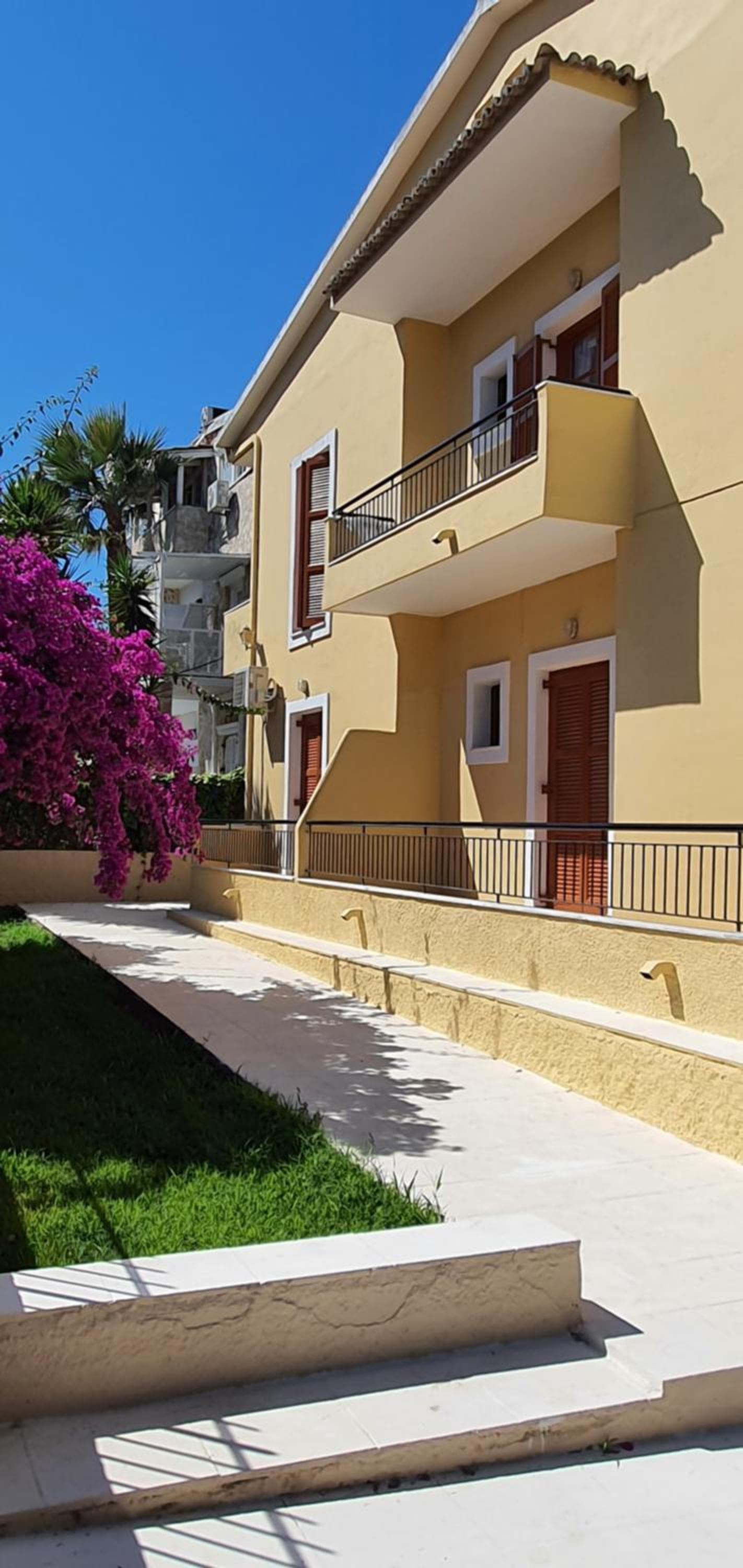 Nicoll Apartments photo 2