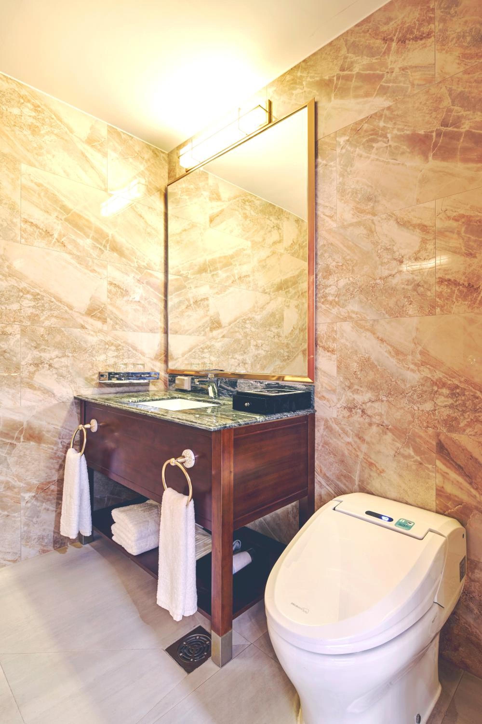 GoldOne Hotel & Suites photo 9