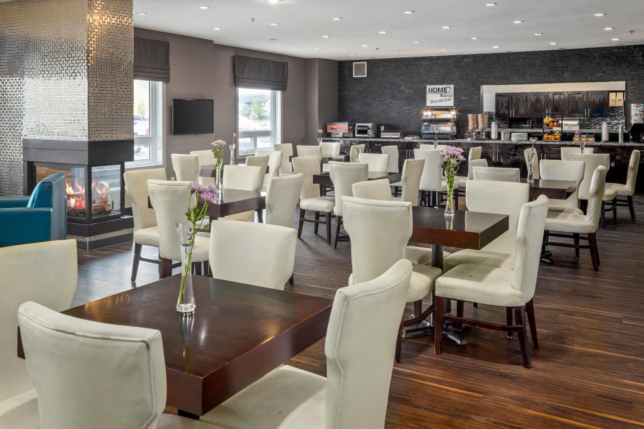 Home Inn & Suites Regina Airport photo 4