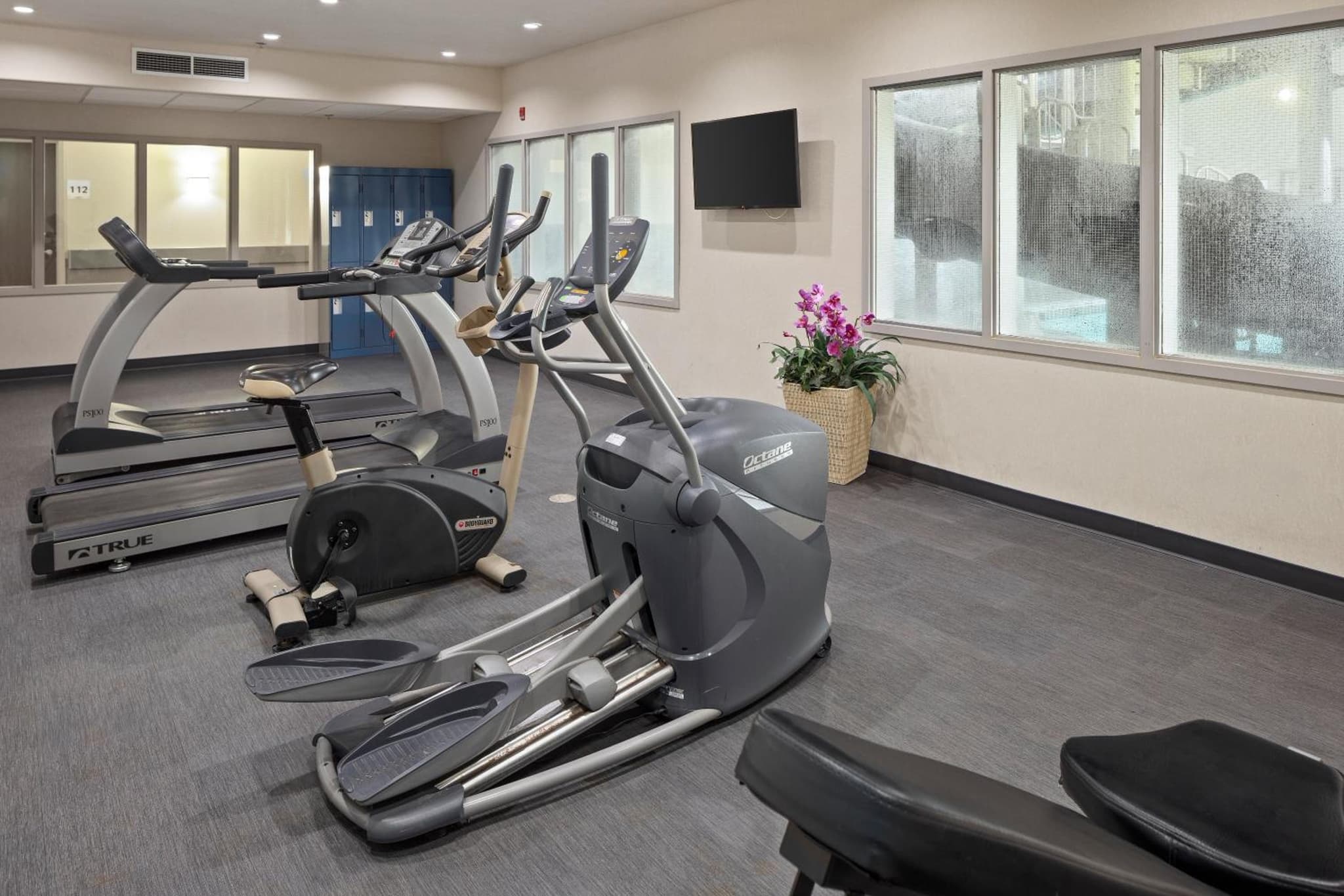 Home Inn & Suites Regina Airport photo 9
