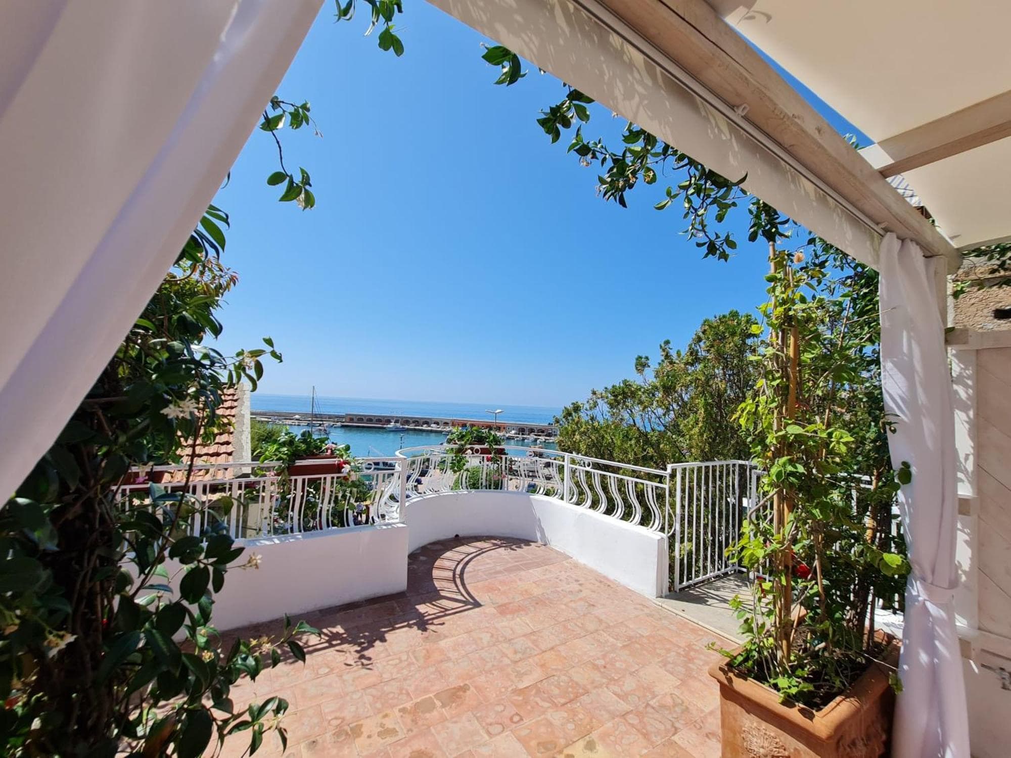 luxury B&B SUITE JACUZZI VILLA FILOMENA photo 4