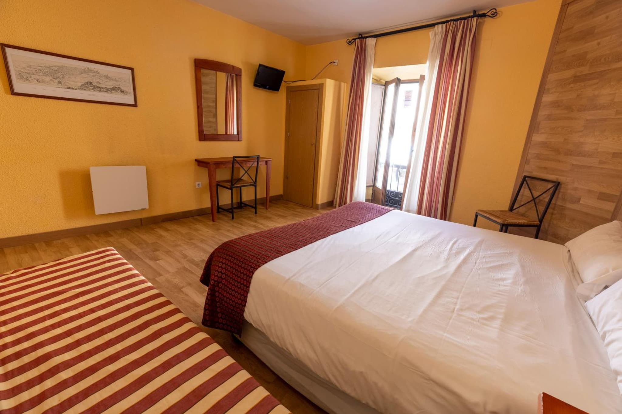 Hostal Restaurante Puerta del Alcázar photo 8