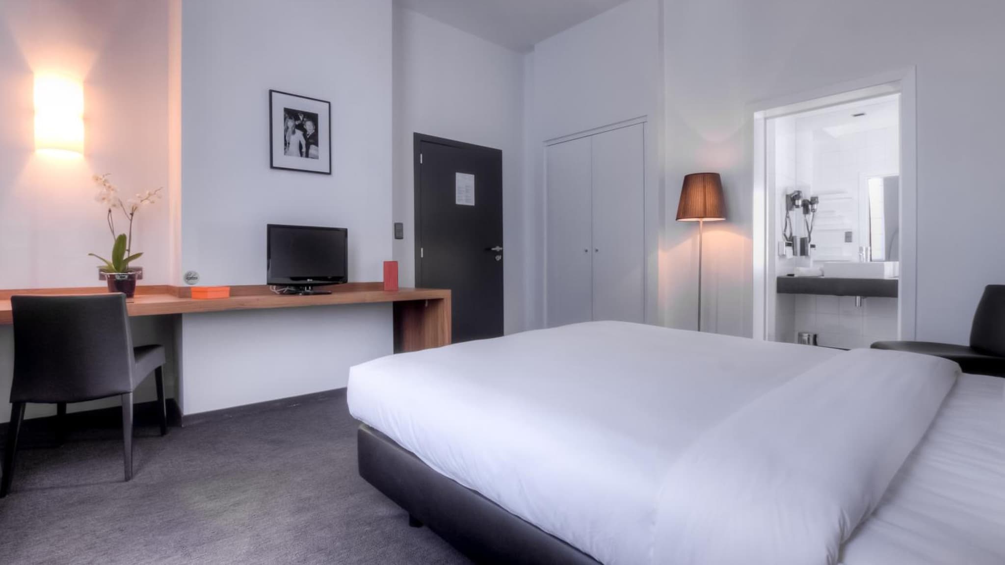 Hotel St James photo 2