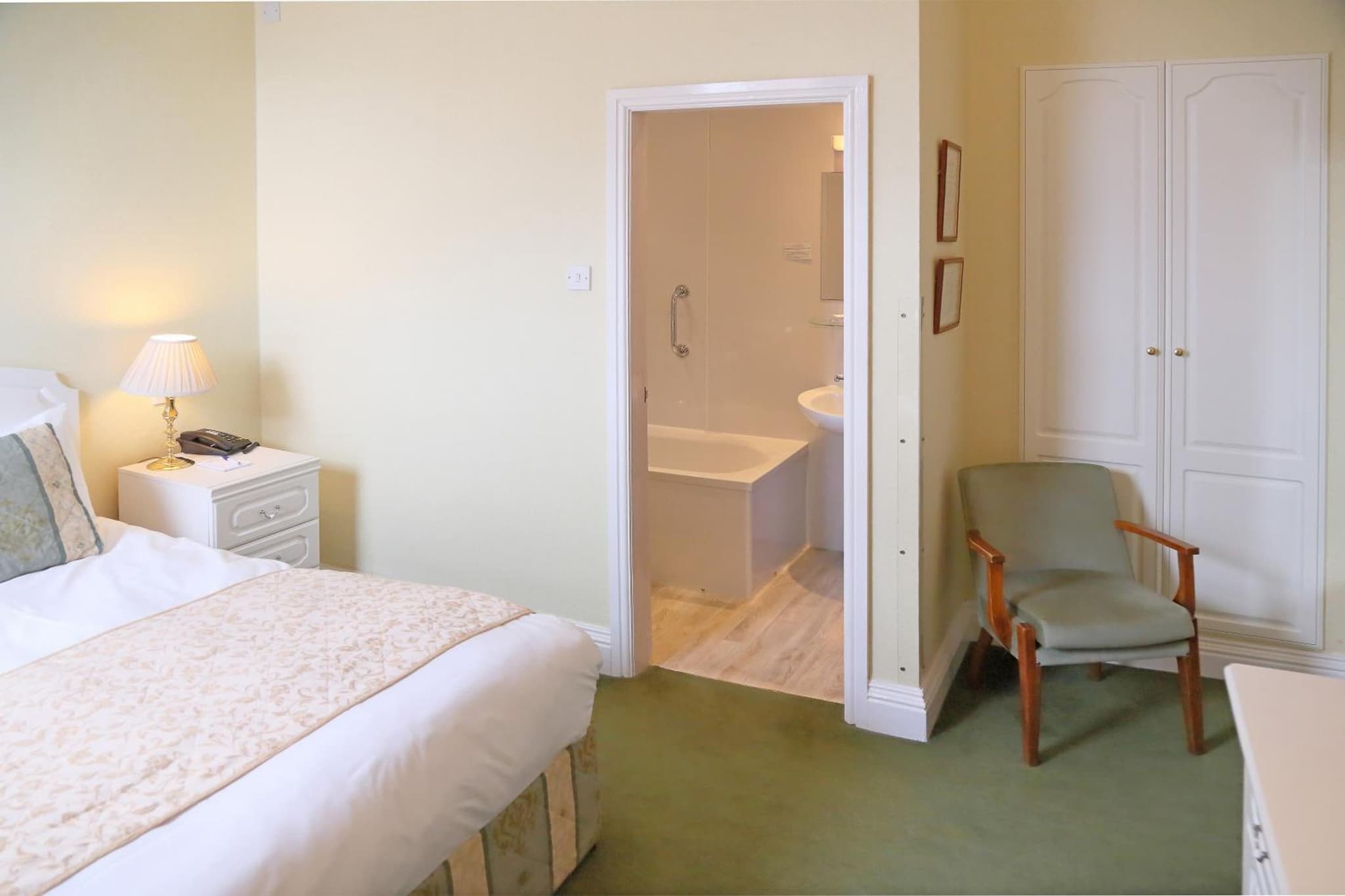 Saxonville Hotel photo 5
