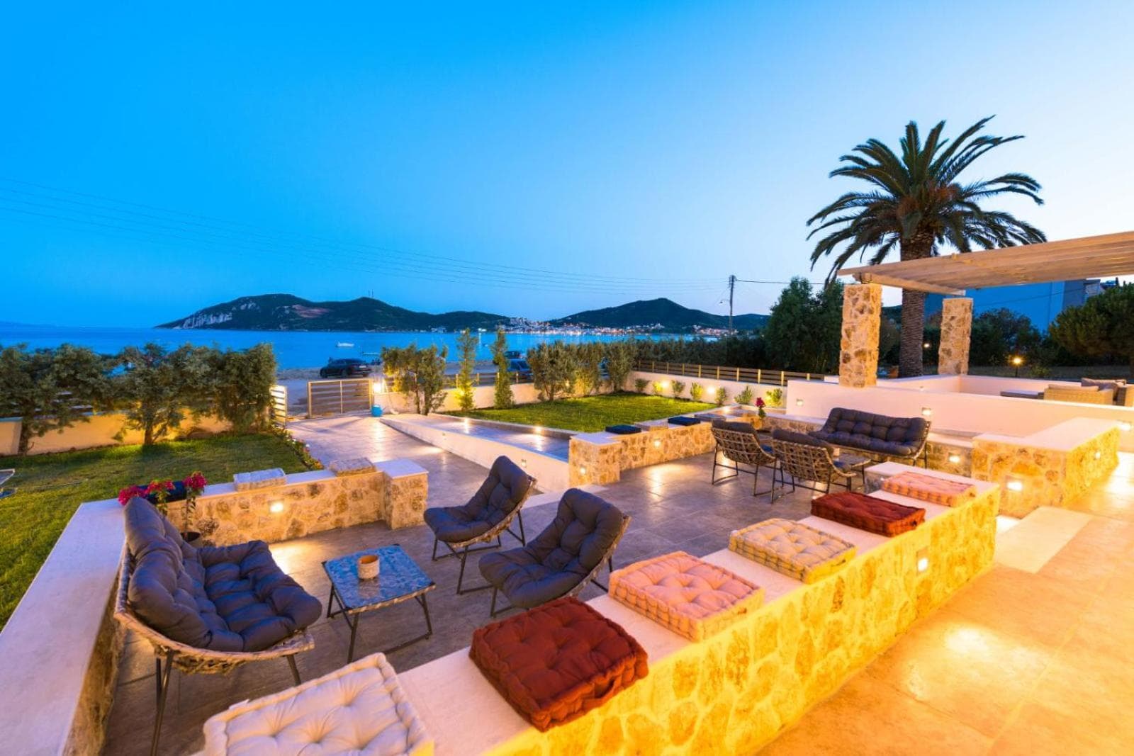 Steleni Seaside Suites