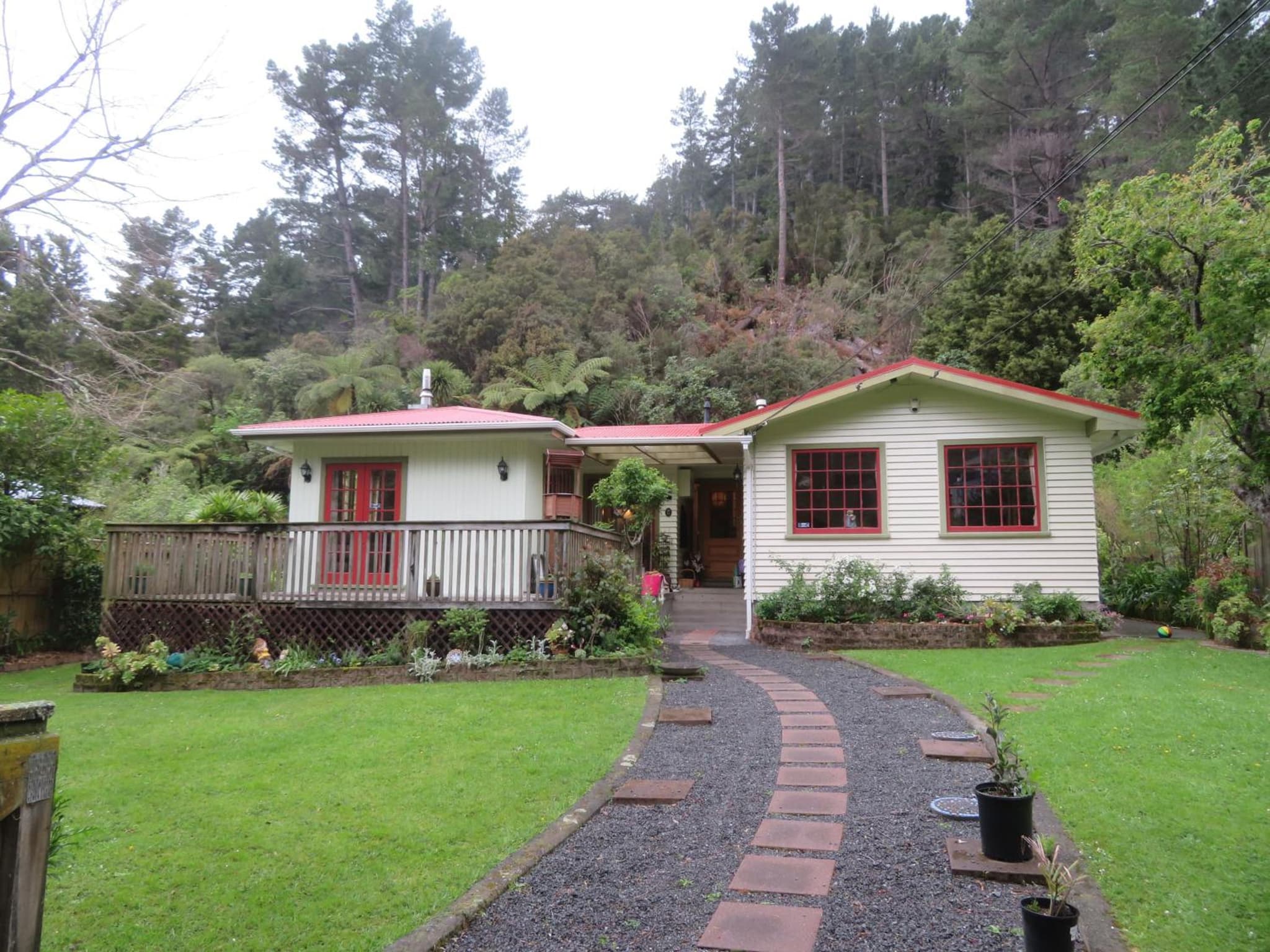 Twin Totara Cottage photo 4