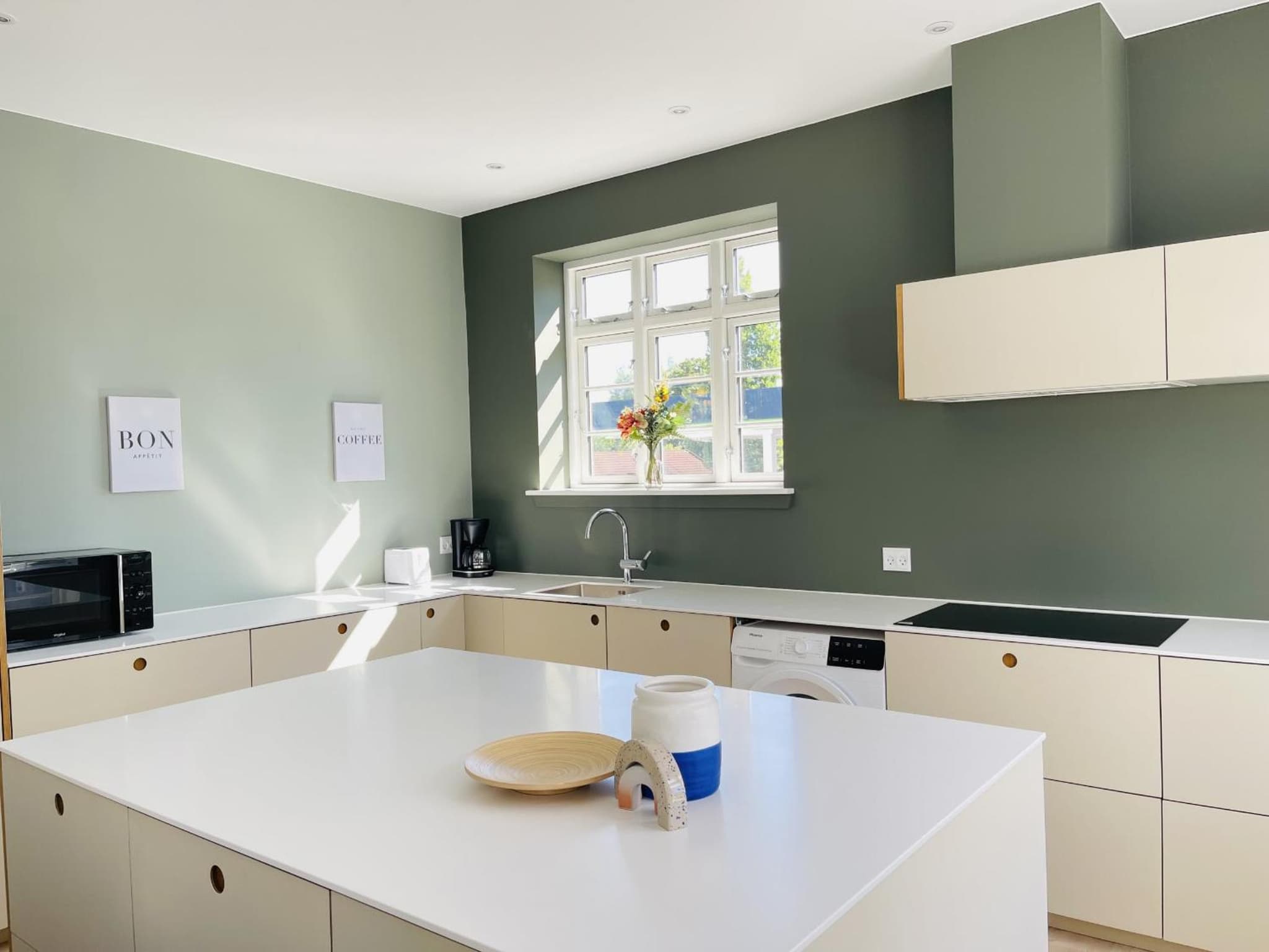 aday - 2 bedroom with modern kitchen and free parking photo 8
