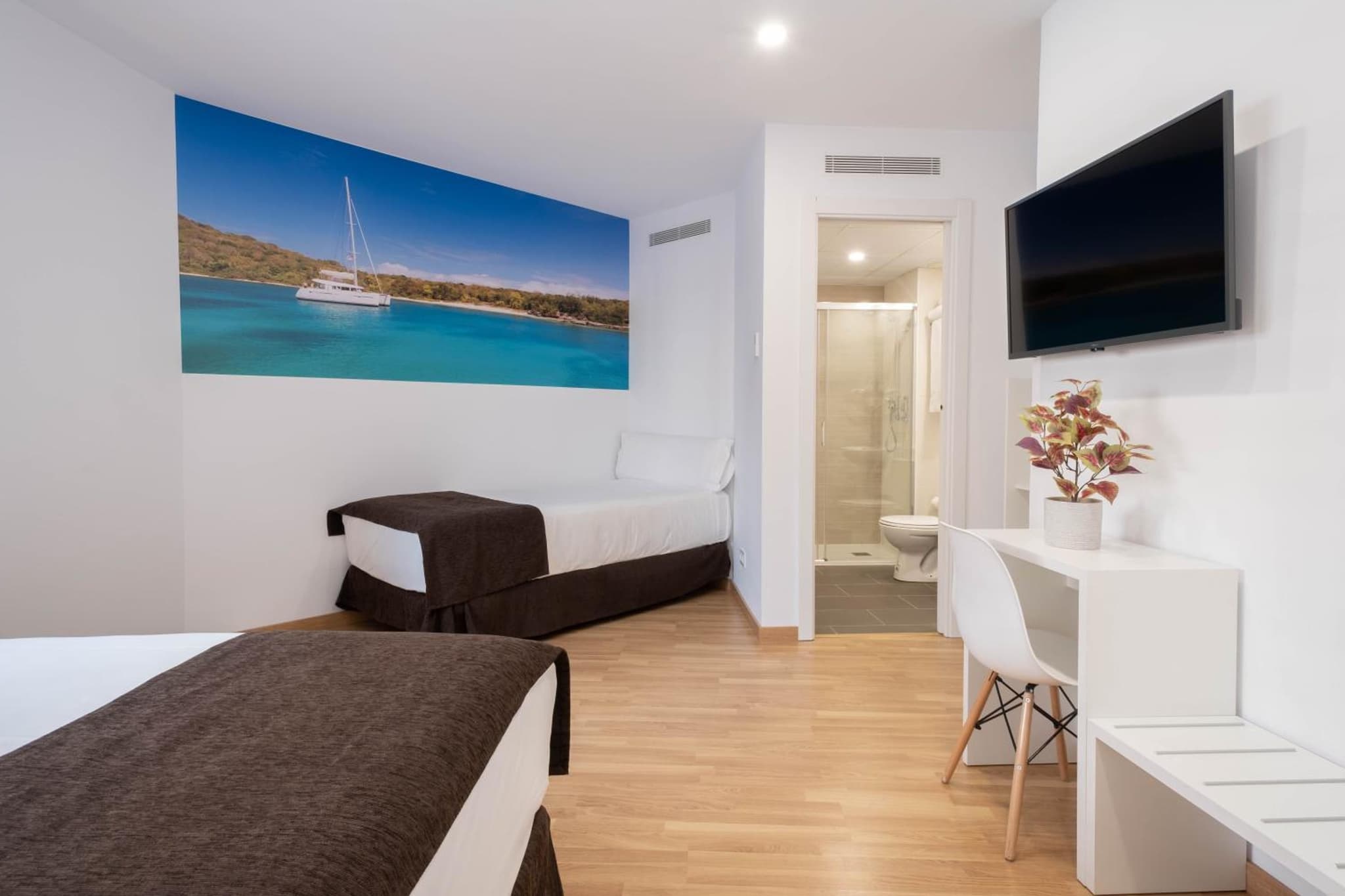 Hotel BESTPRICE Girona photo 4