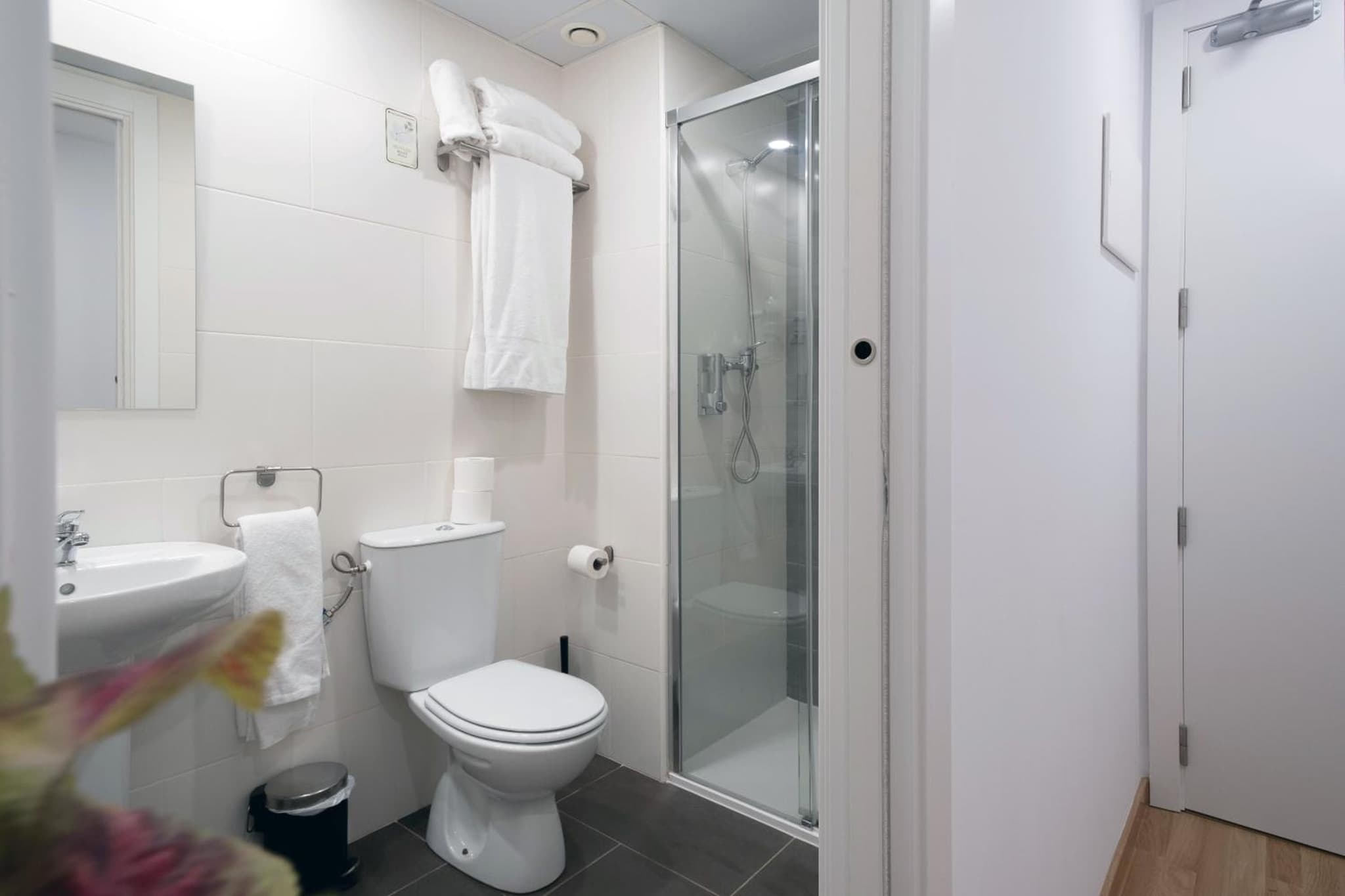 Hotel BESTPRICE Girona photo 6