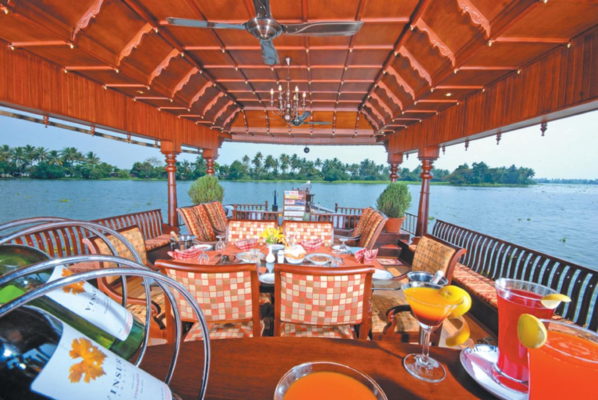 Sterling Luxury Houseboat, Alleppey