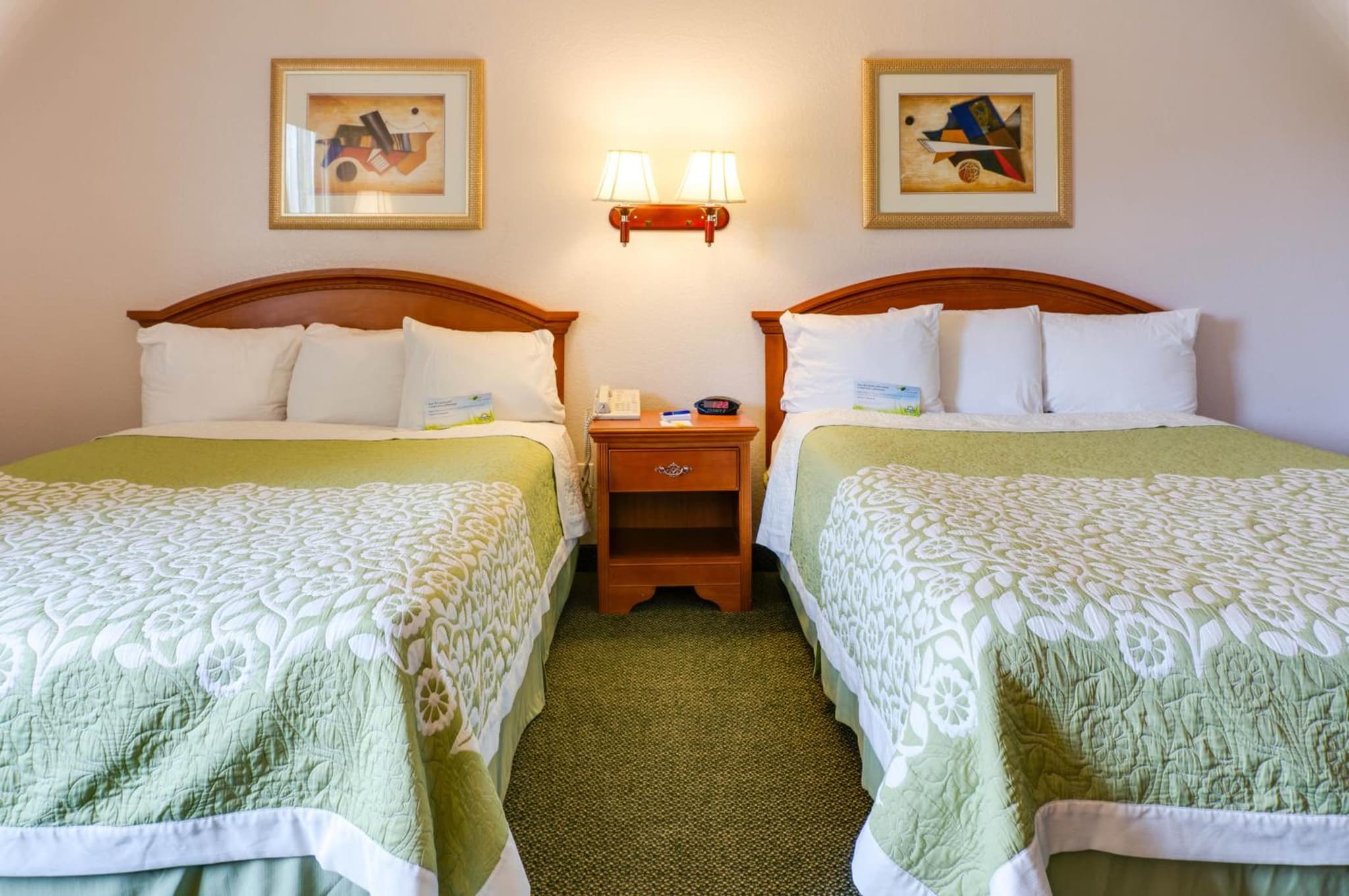 Days Inn & Suites by Wyndham Fullerton photo 6