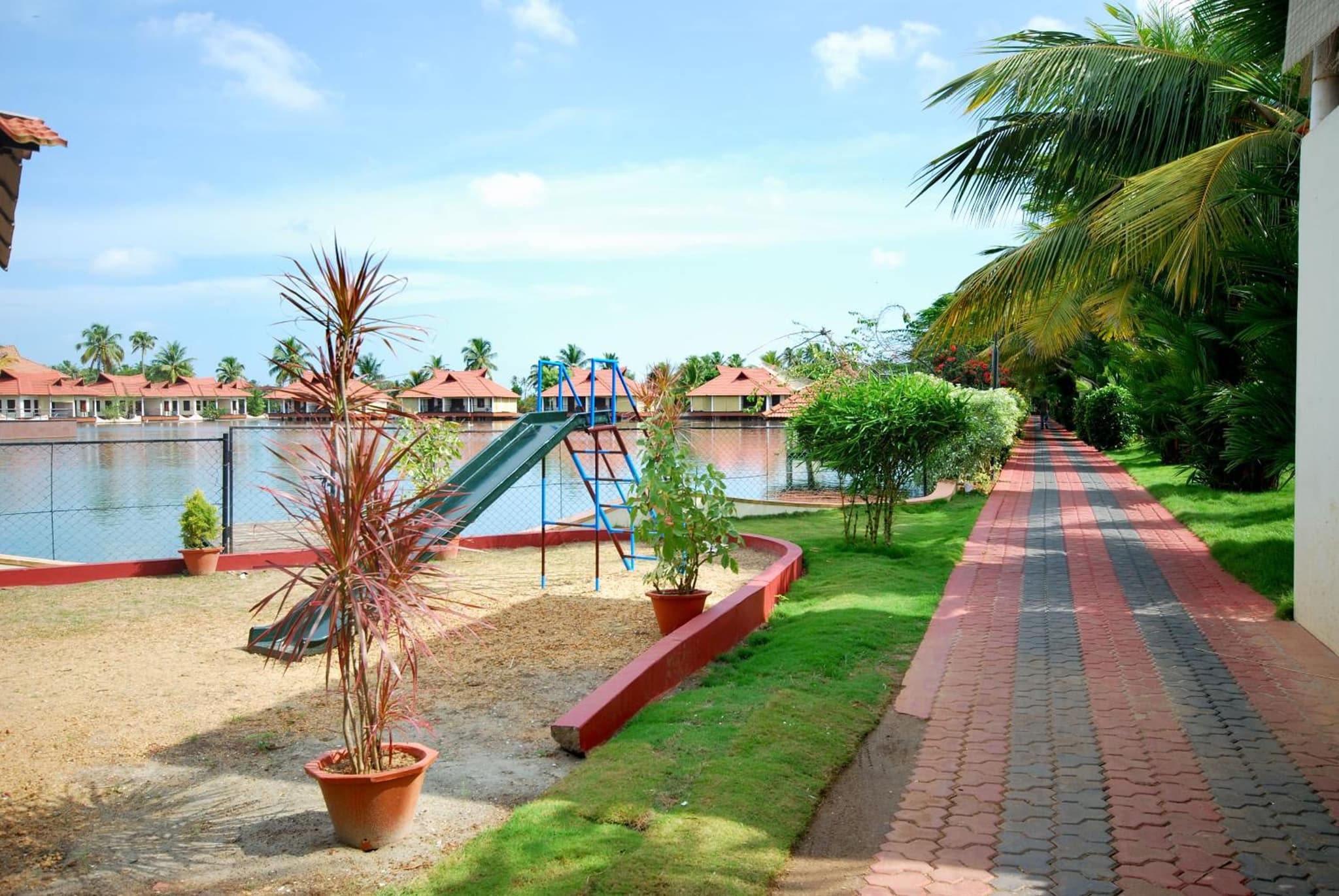 Sterling Lake Palace Alleppey photo 2
