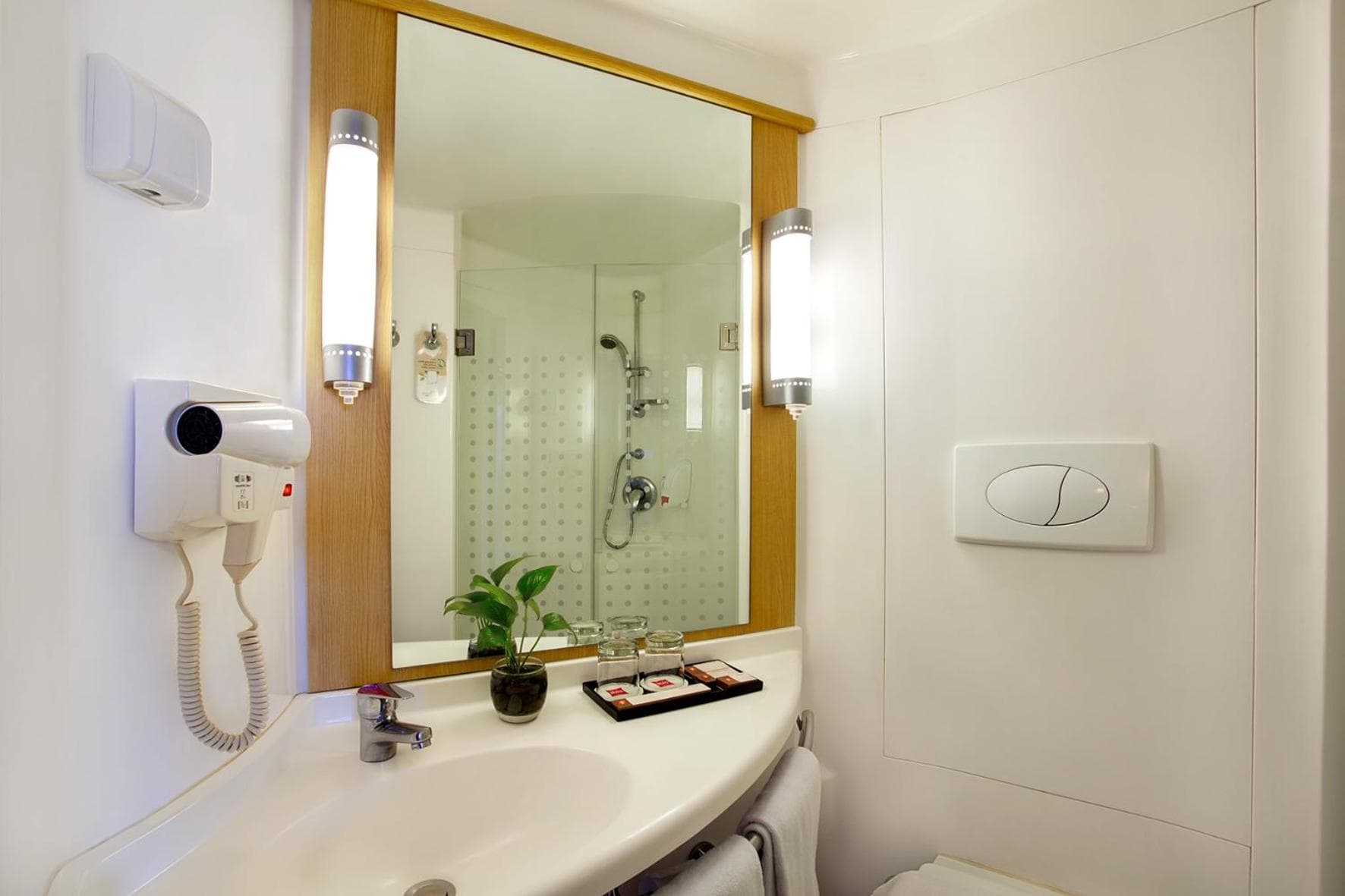 Ibis Surabaya City Center photo 4
