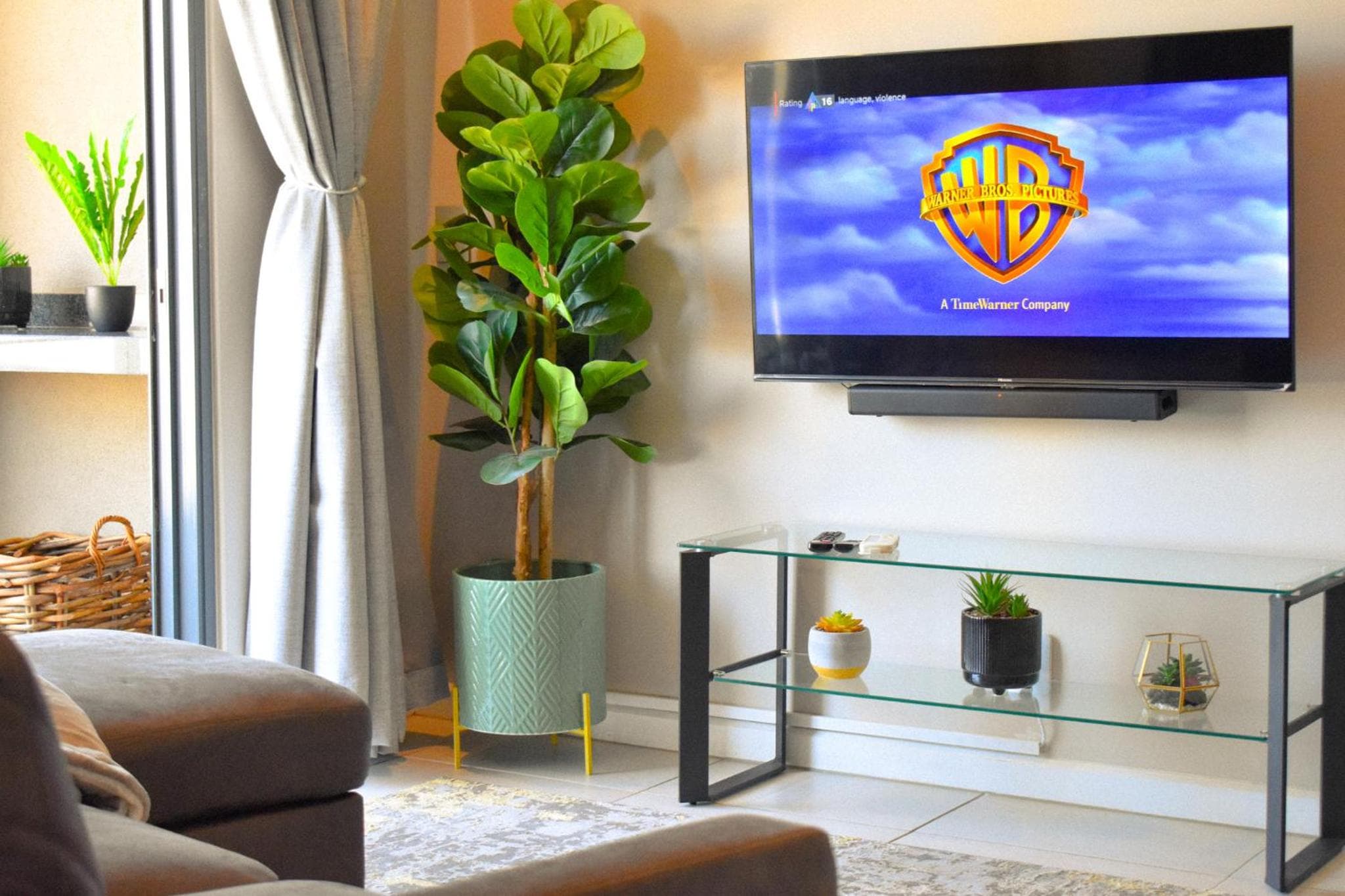 Menlyn Apartment - Red Velvet photo 4