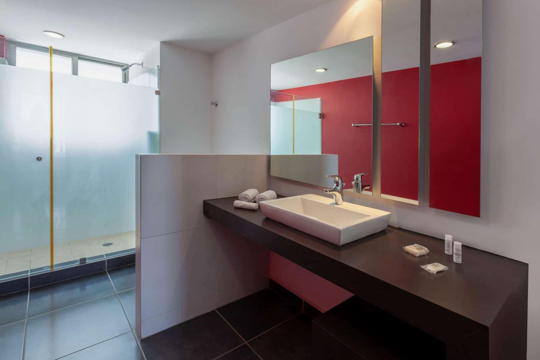 Ramada by Wyndham Acapulco Hotel & Suites photo 3
