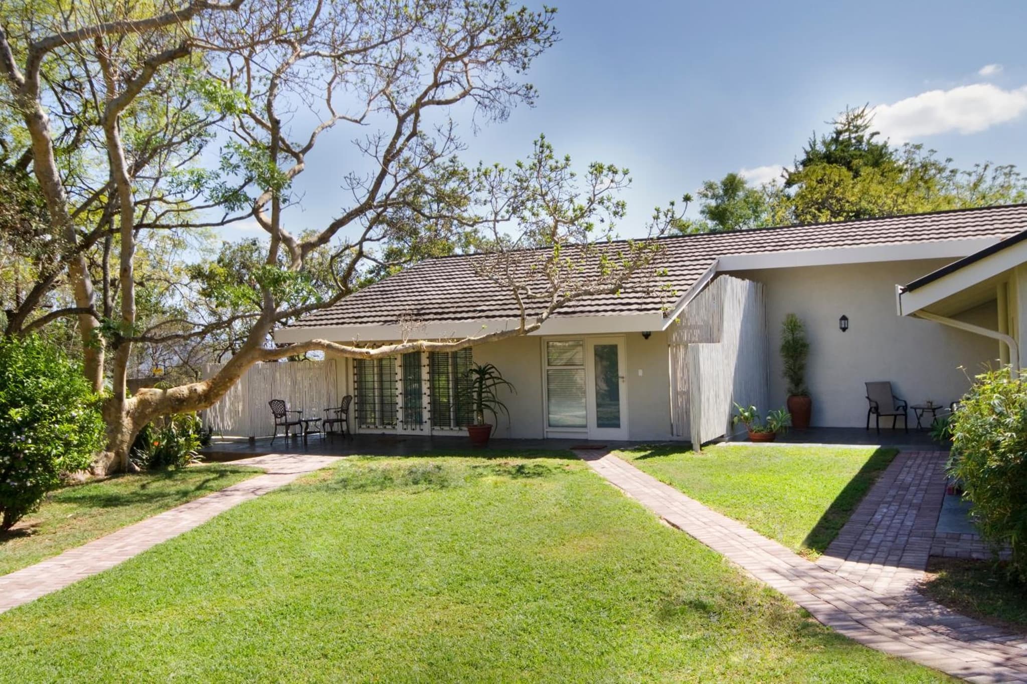 La Roca Guest House