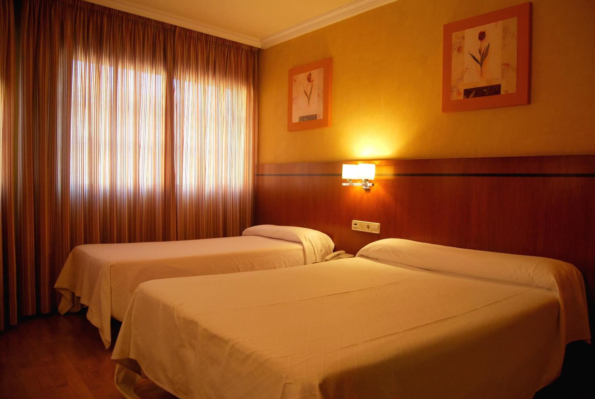 Hotel HHB Pontevedra Confort photo 5
