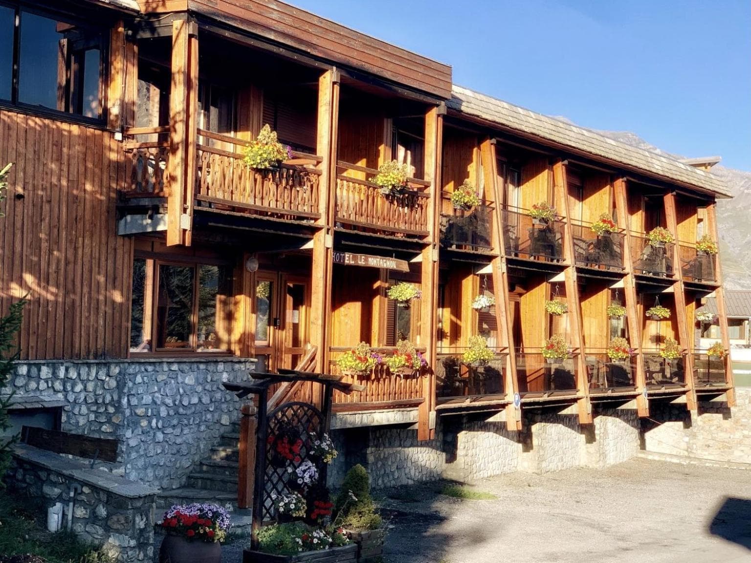 Hotels Les Catrems & Le Montagnou