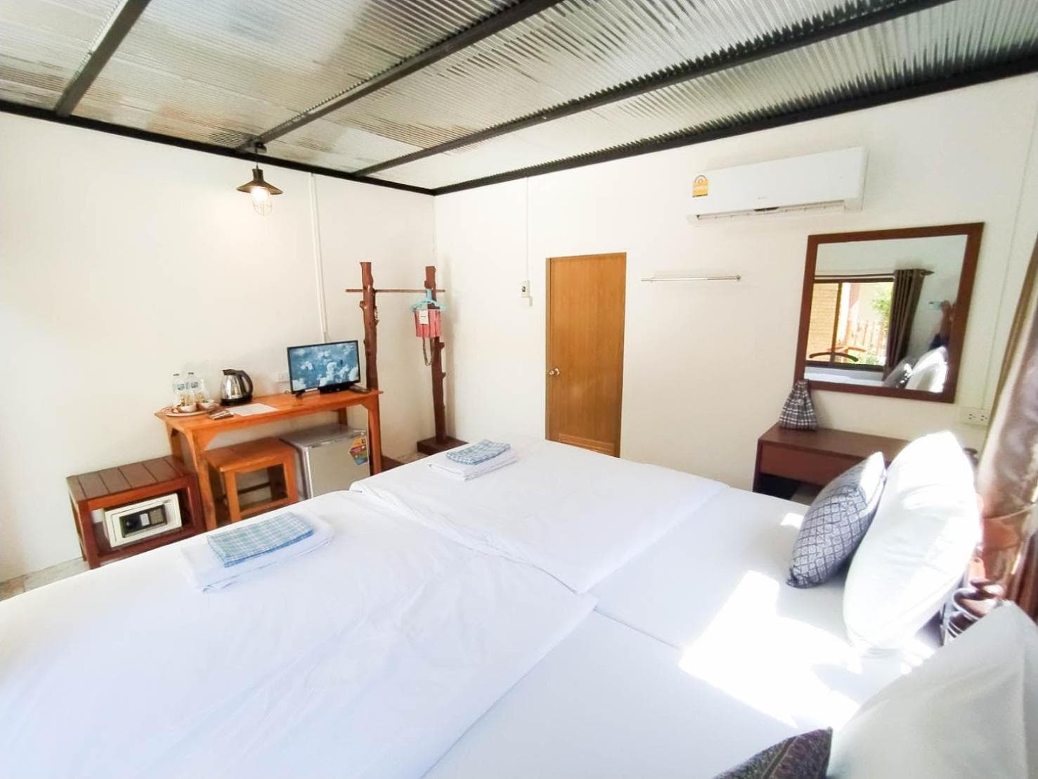 Samet Bellhouse photo 5