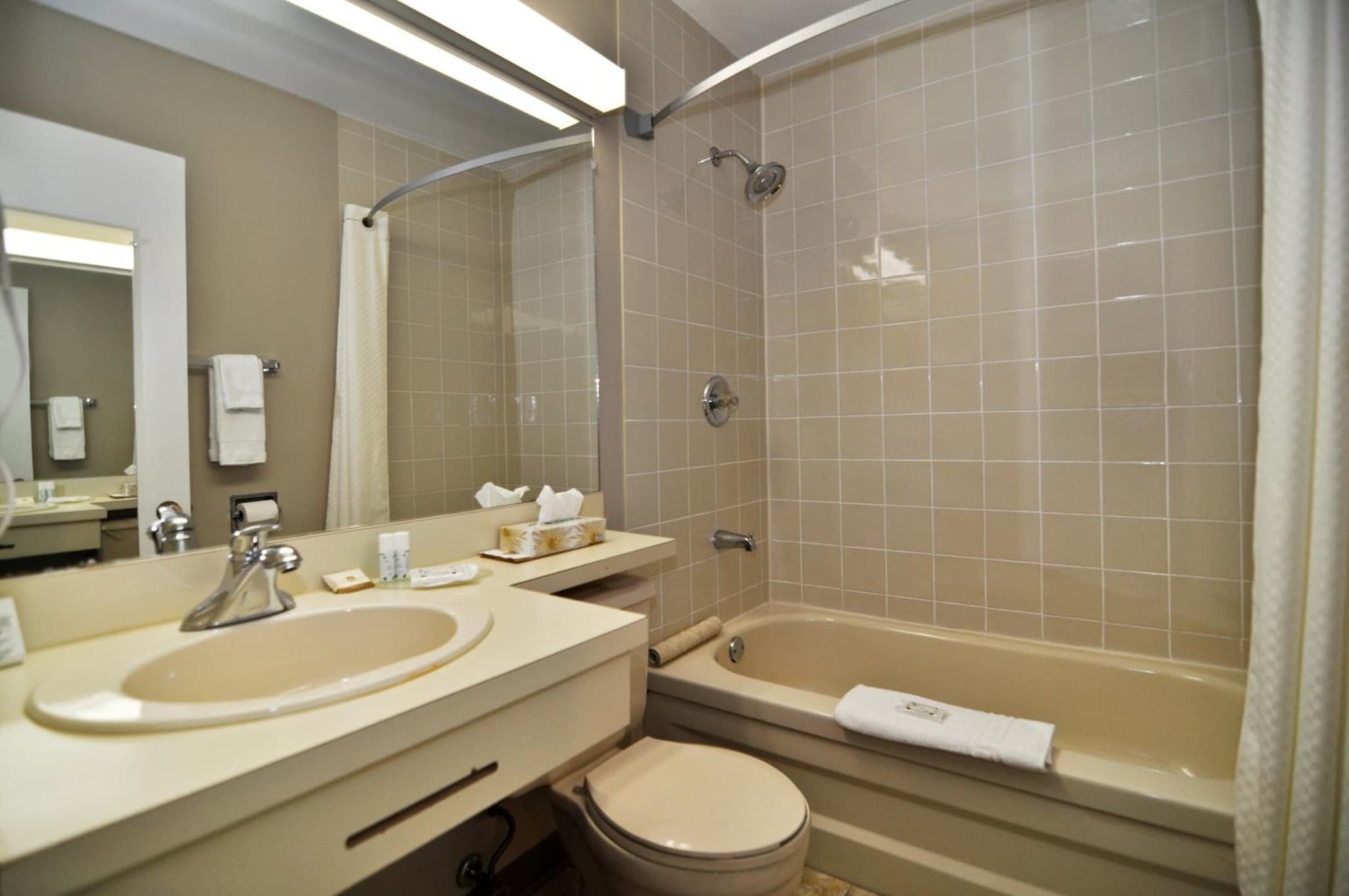 Aurora Inn photo 8