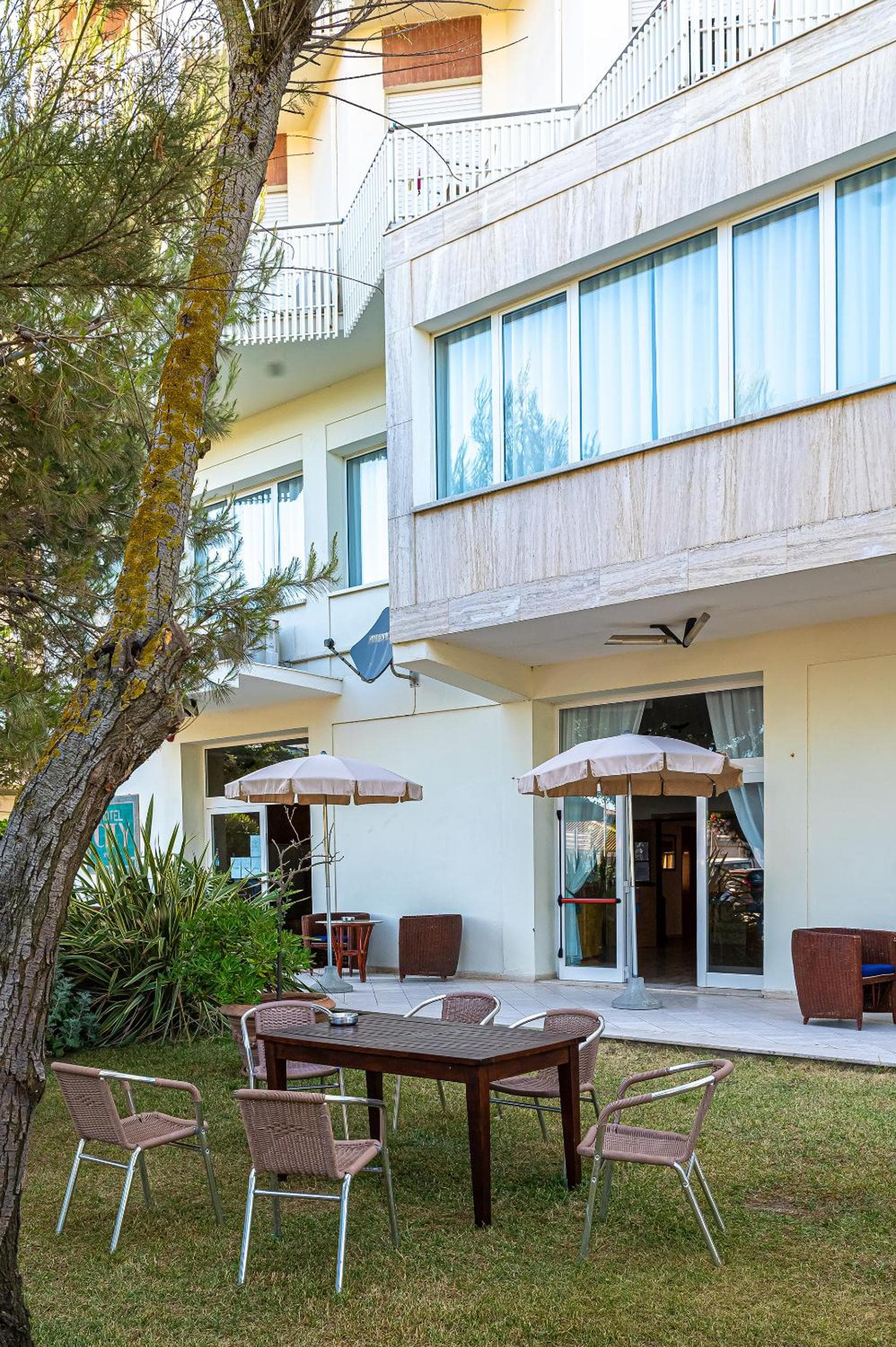 Hotel City photo 7