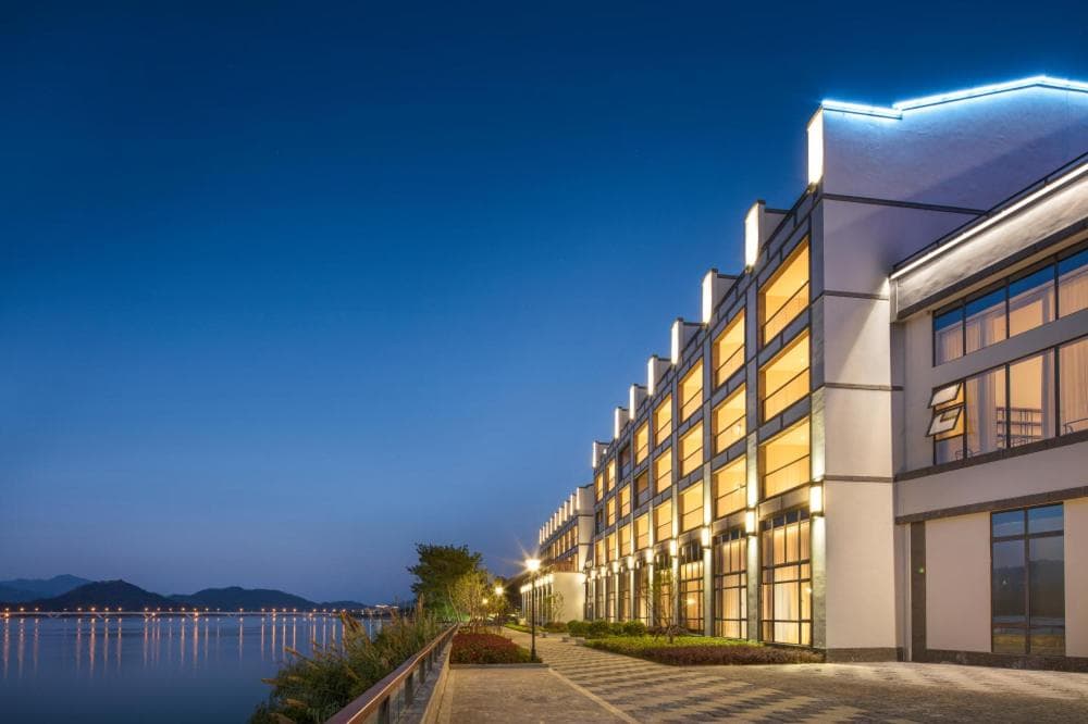 voco Thousand Island Lake by IHG