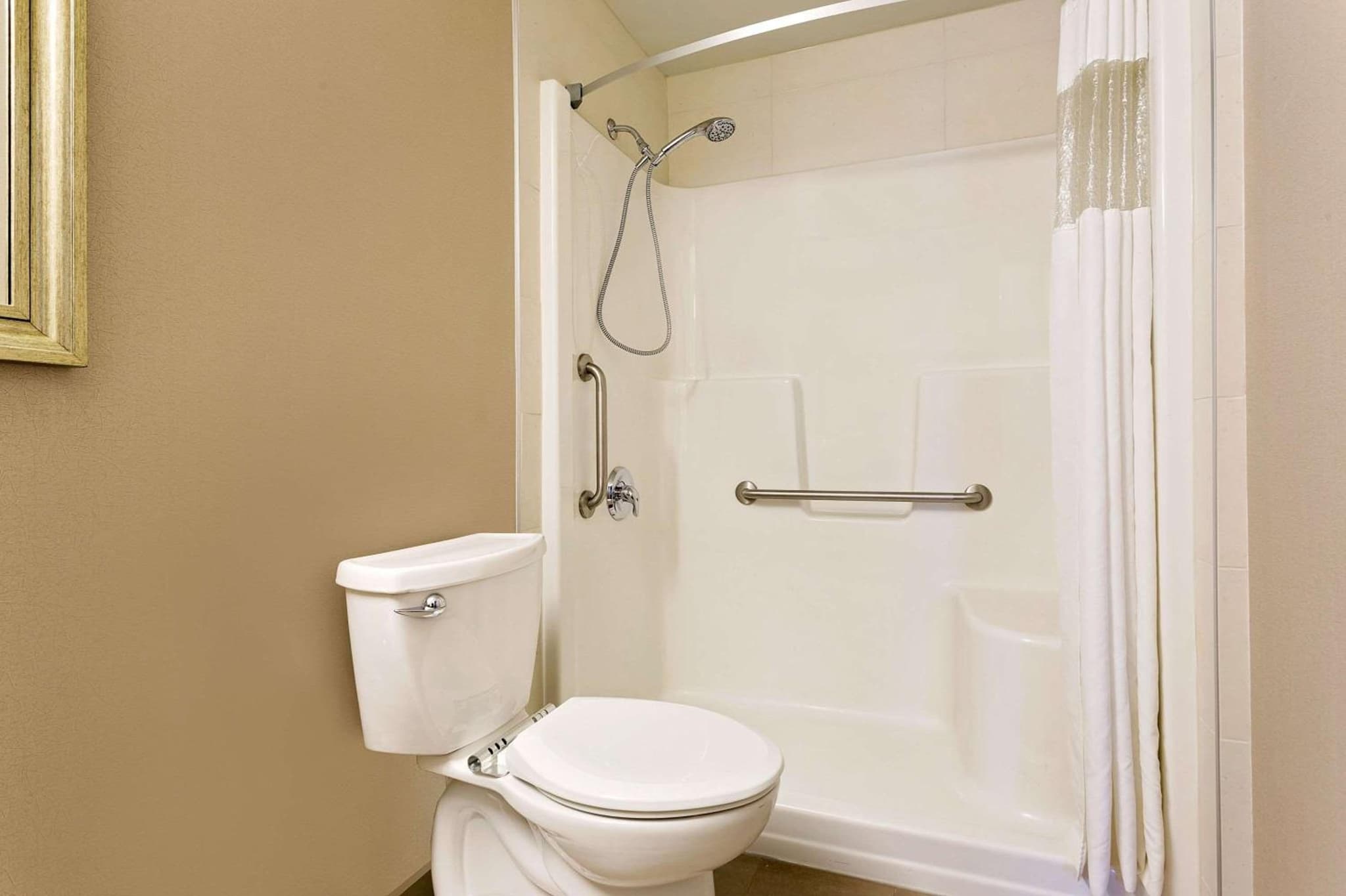 Ramada by Wyndham Kamloops photo 4