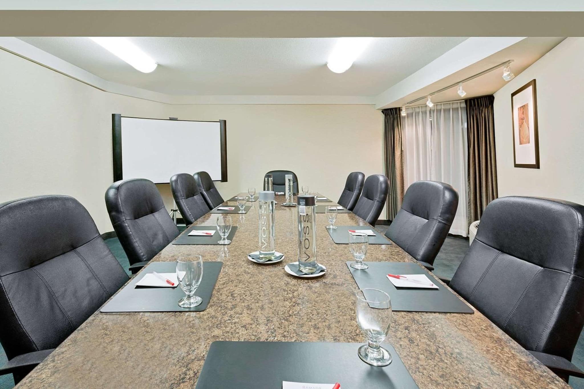 Ramada by Wyndham Kamloops photo 5