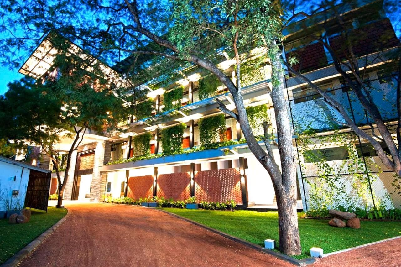 The Lake Forest Hotel