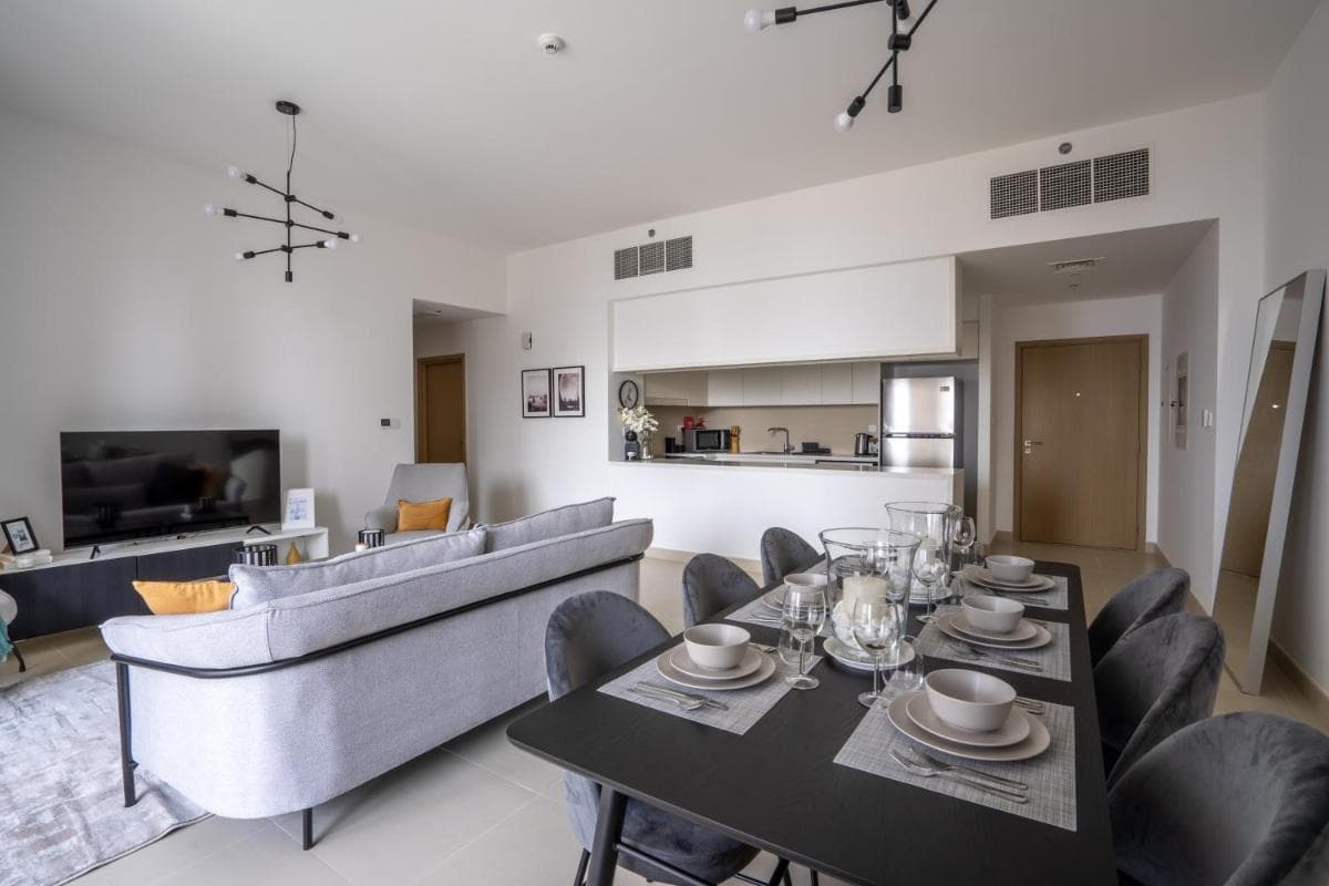HiGuests - Artistic Apt with Balcony Overlooking Dubai Canal photo 9
