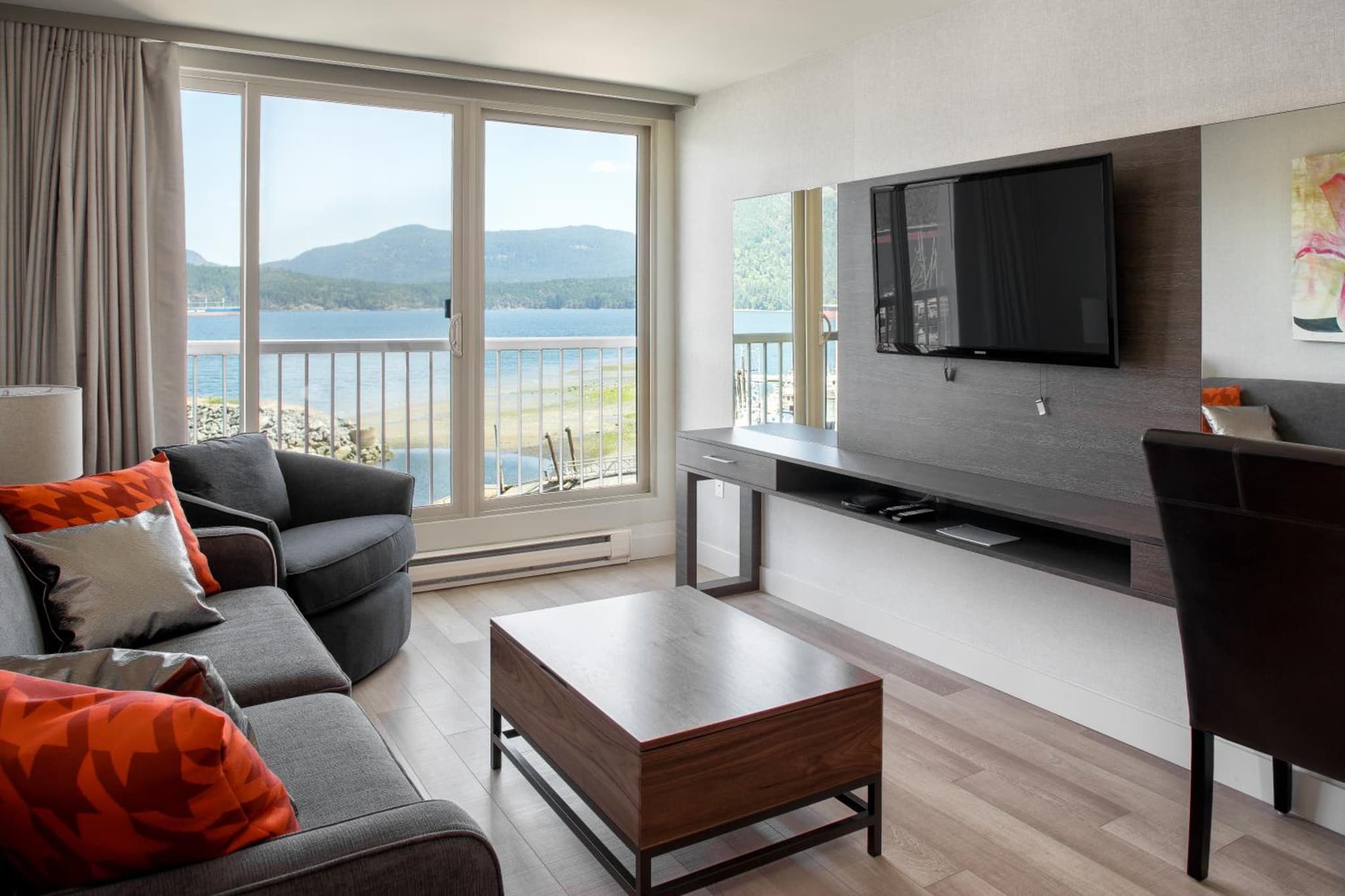 Oceanfront Suites at Cowichan Bay photo 5