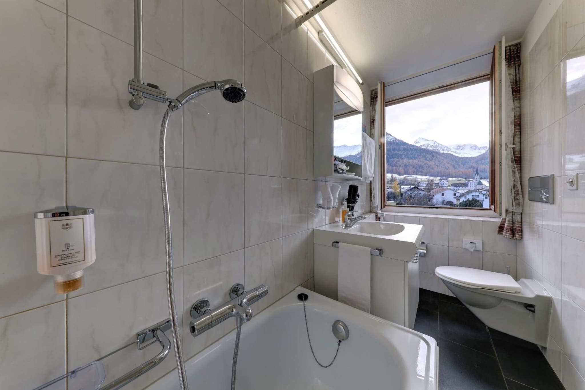 Hotel Schweizerhof Sta Maria photo 9