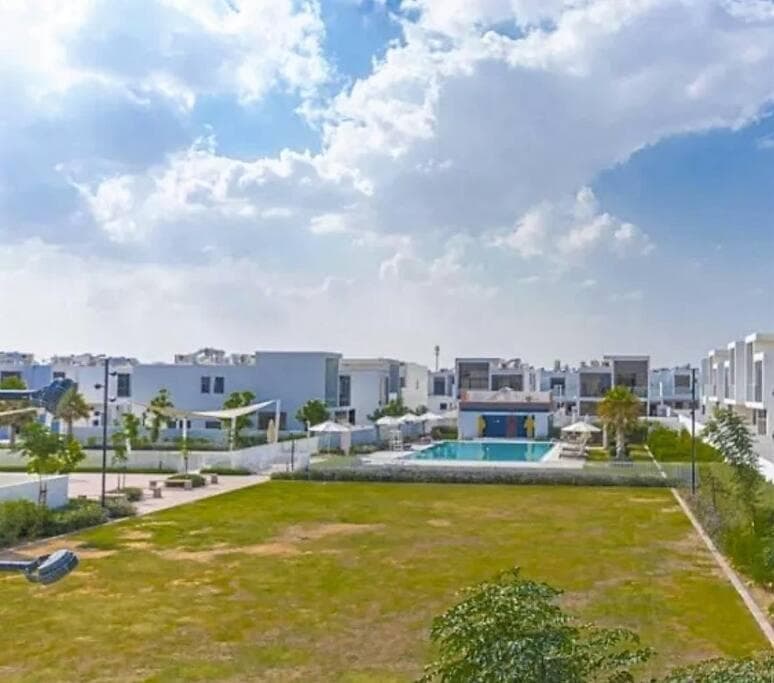 Upgraded spacious 3BR+Maid Villa photo 9