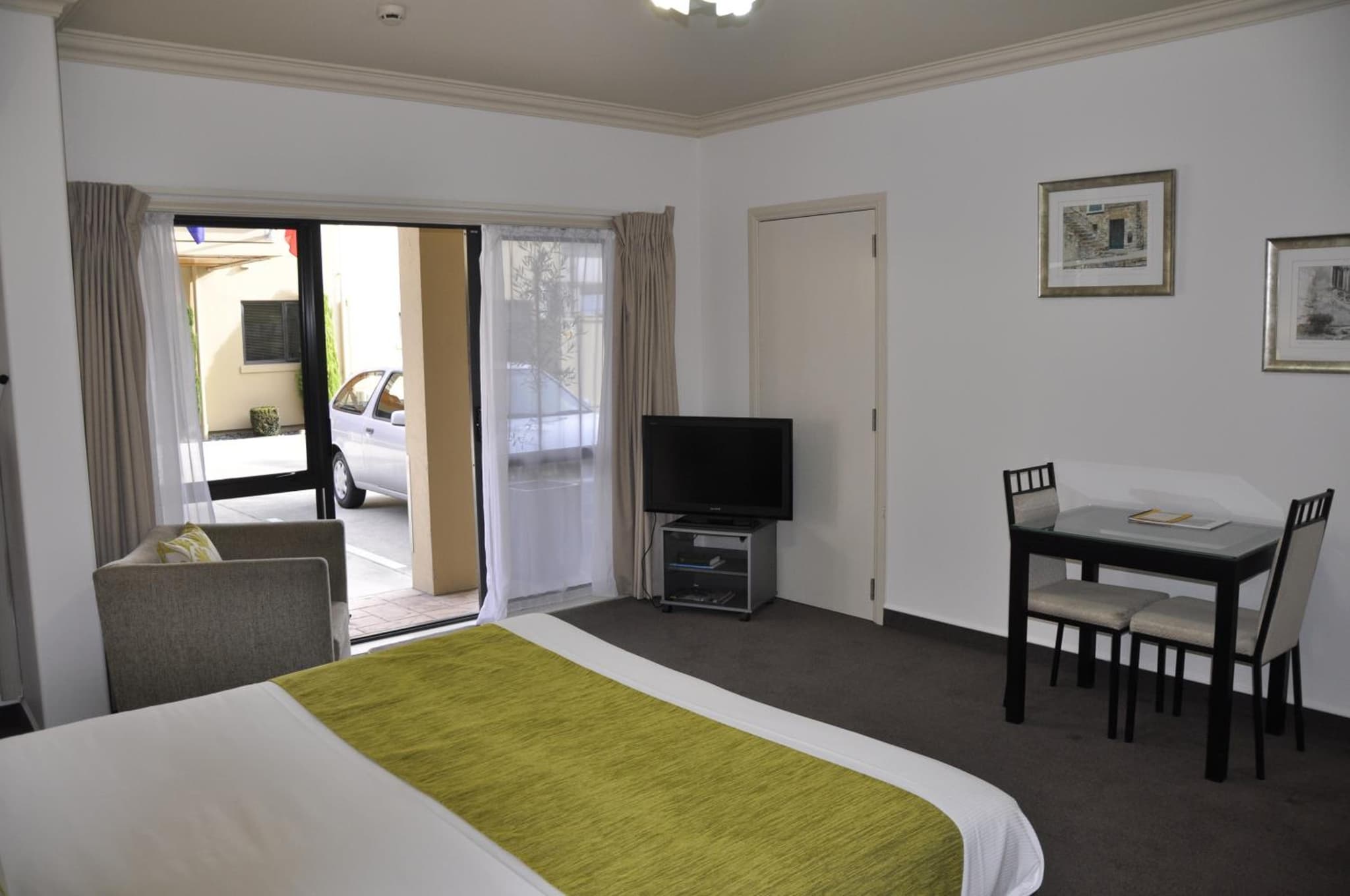 Tuscany Villas Whakatane photo 2