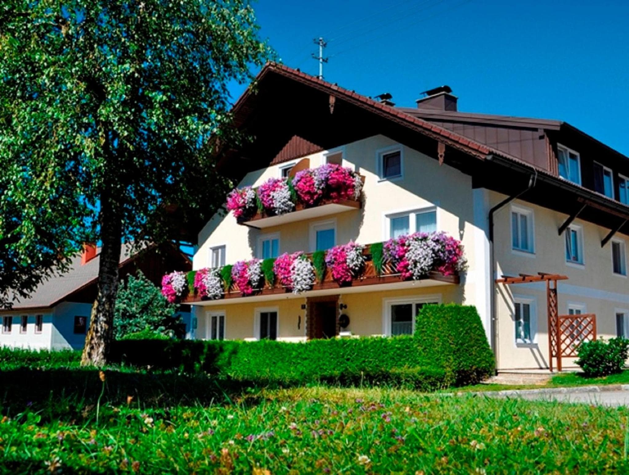 Gästehaus Jedinger - Easy Lake Access by Tram
