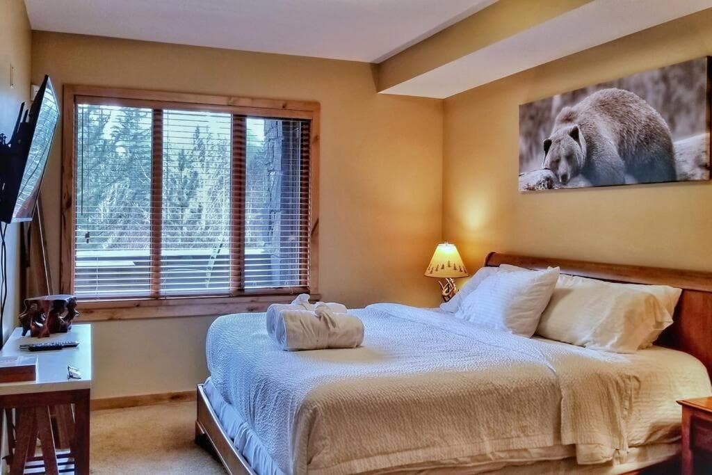 Luxurious Rundle Cliffs Lodge in Spring Creek photo 4