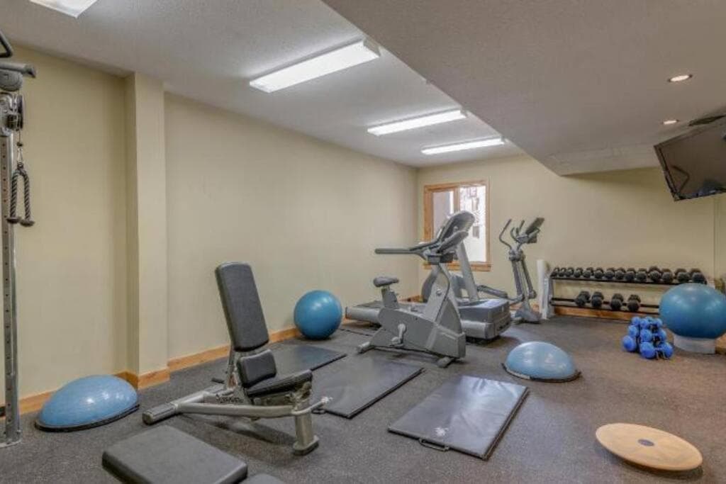 Luxurious Rundle Cliffs Lodge in Spring Creek photo 2