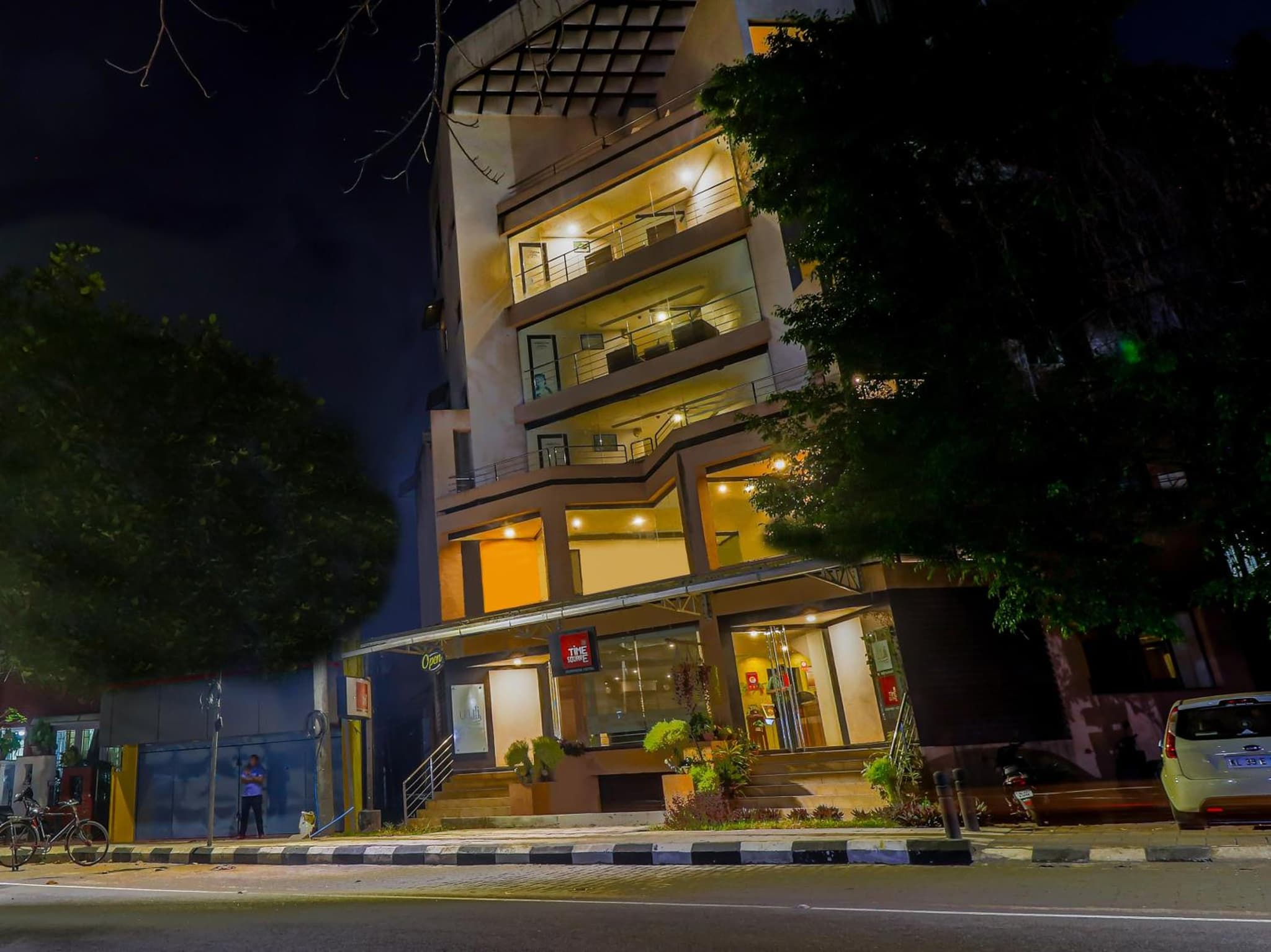 Treebo Time Square Marine Drive photo 6