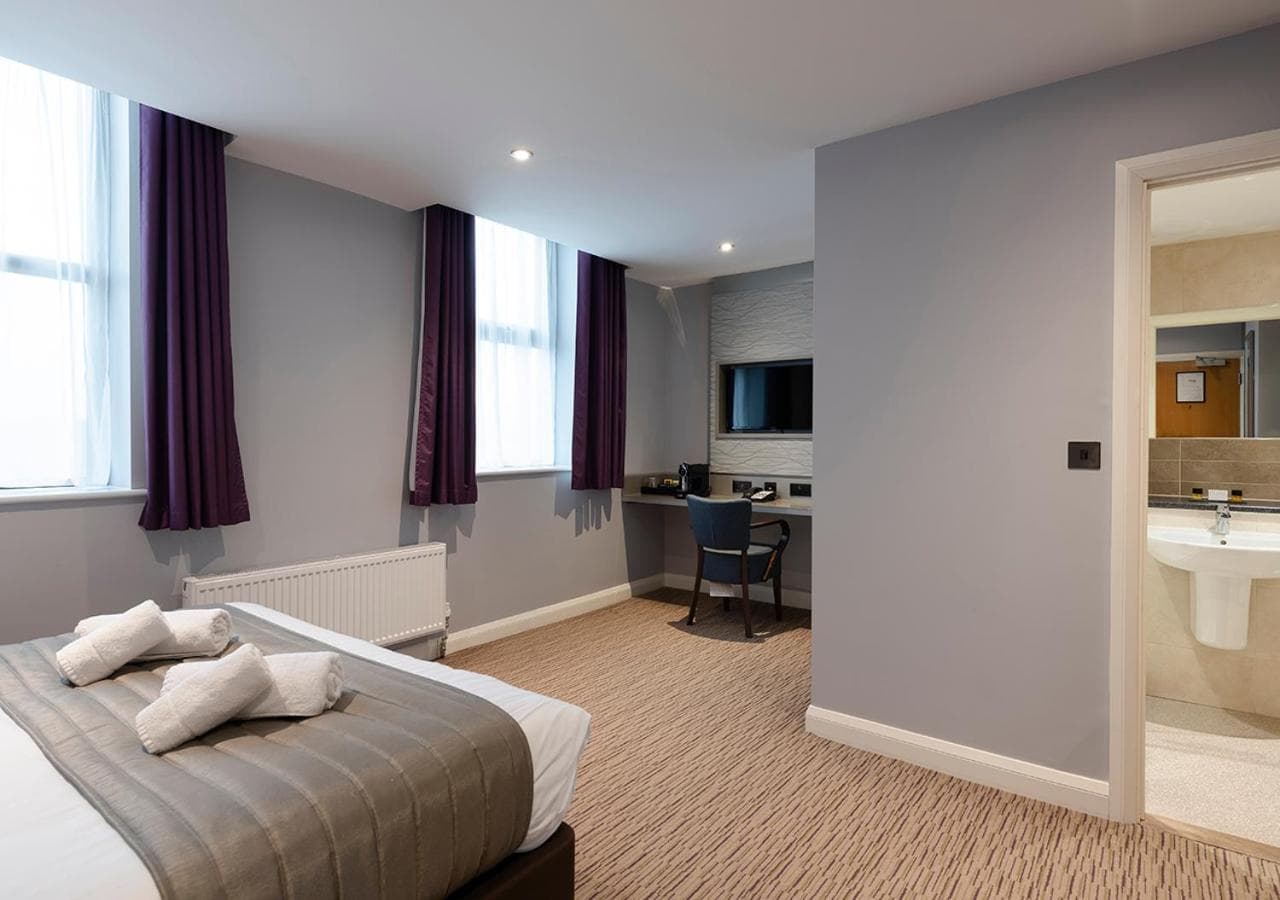 Hogs Back Hotel & Spa Nr Farnham photo 2