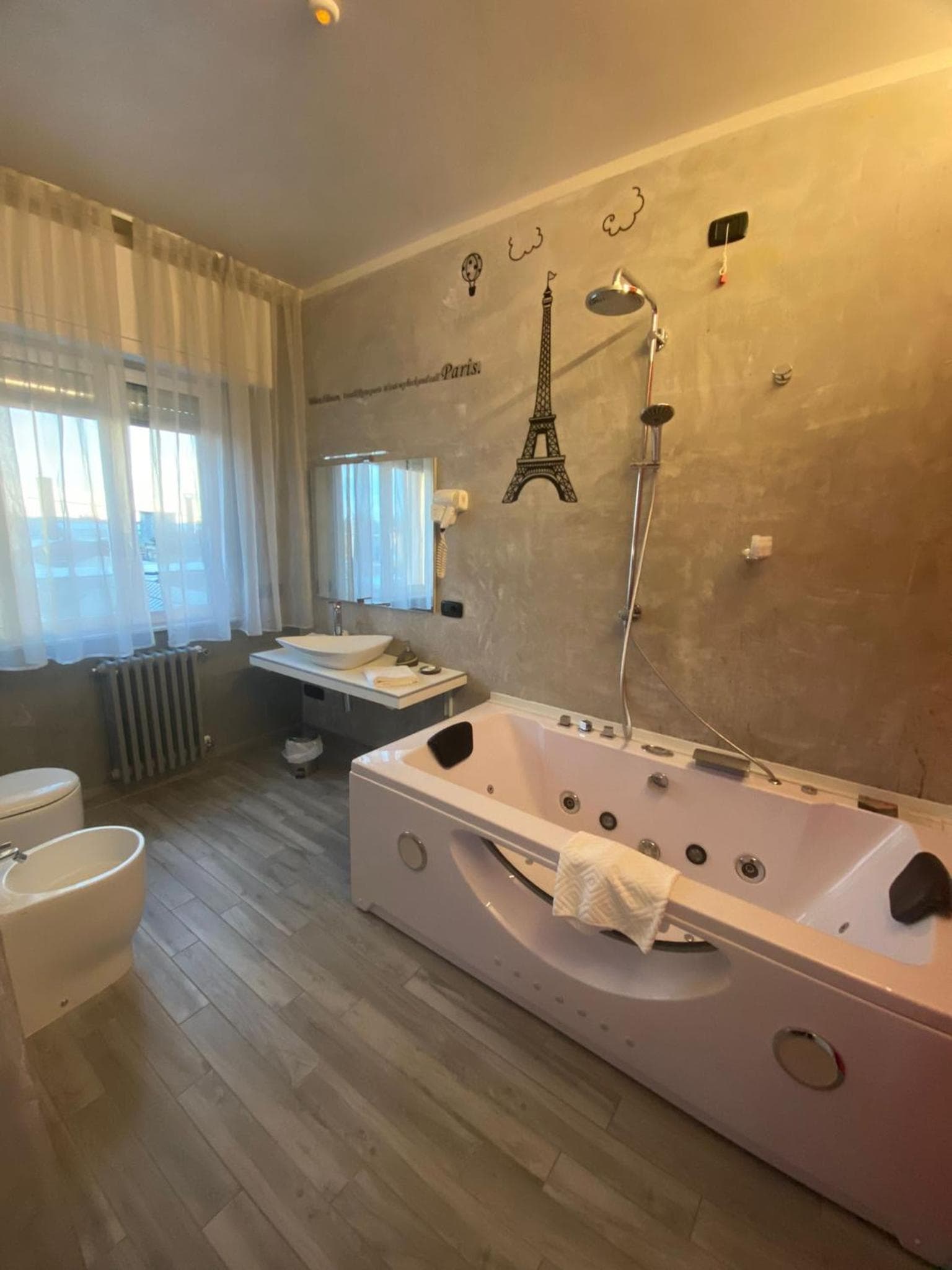 B2In Suite & Office photo 9