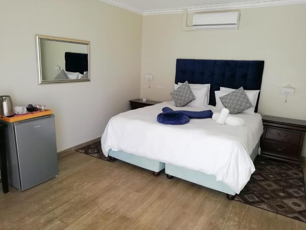 Lucolo Palace B&B - East London photo 3