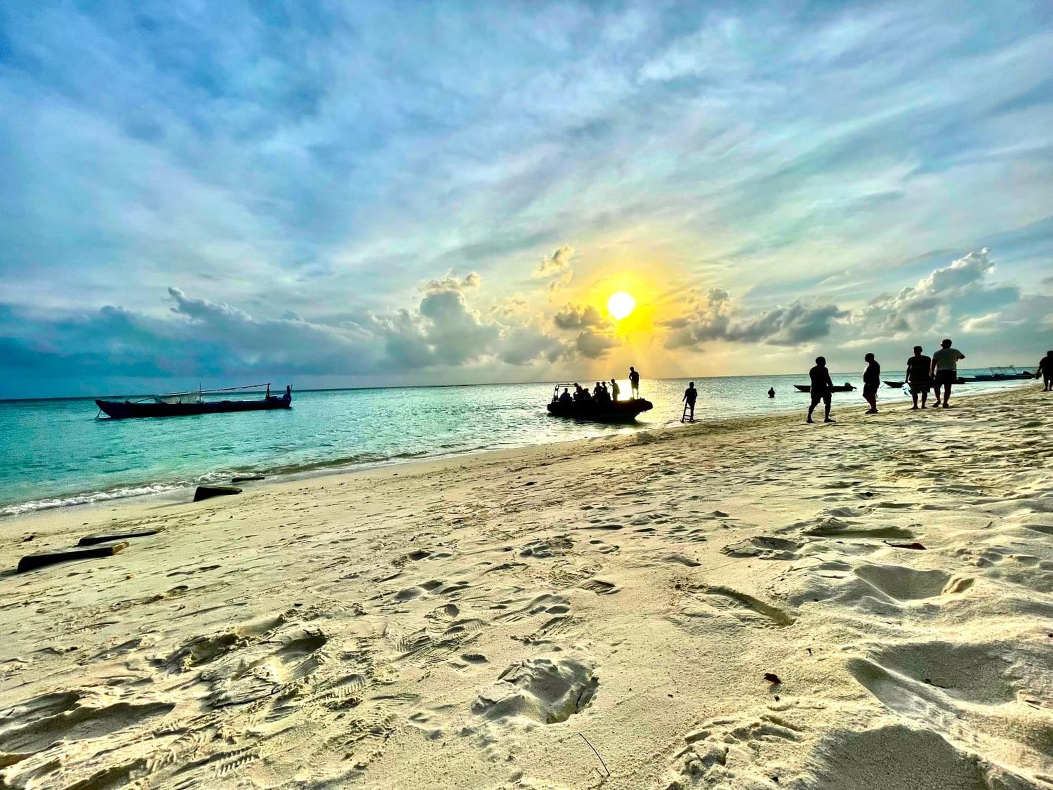 Thoddoo Island Life photo 8