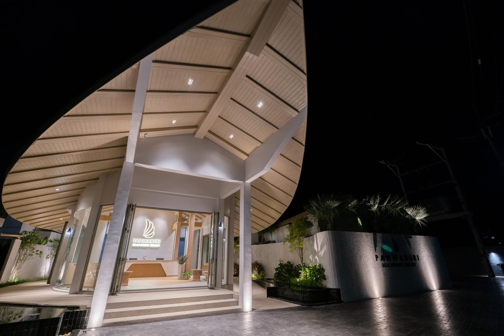 Panwaburi Beachfront Resort - SHA Extra Plus photo 8