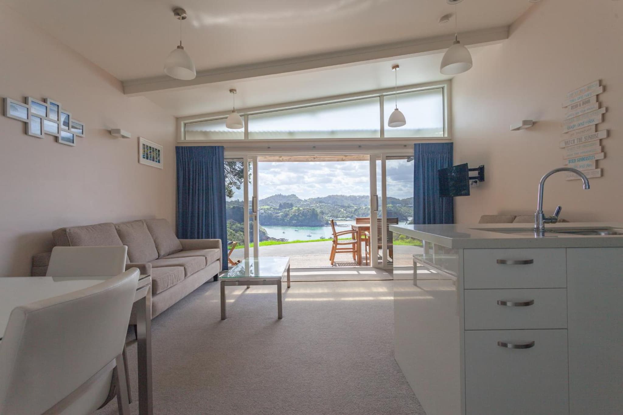 Pacific Rendezvous Resort photo 6