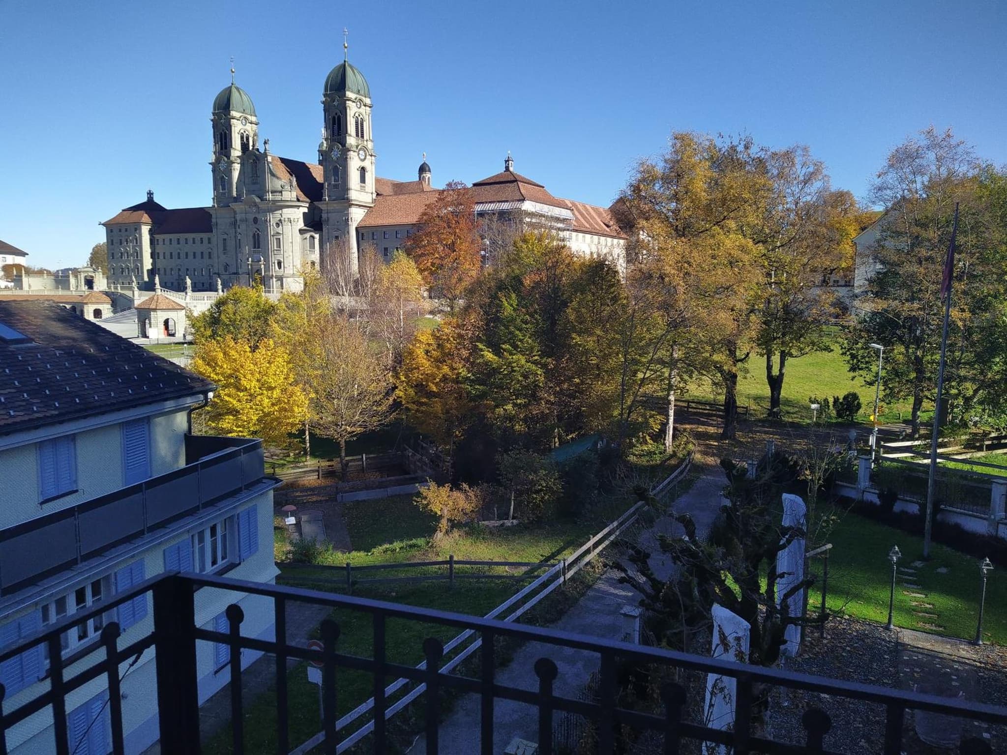 Apartment Meinradsberg mit Balkon