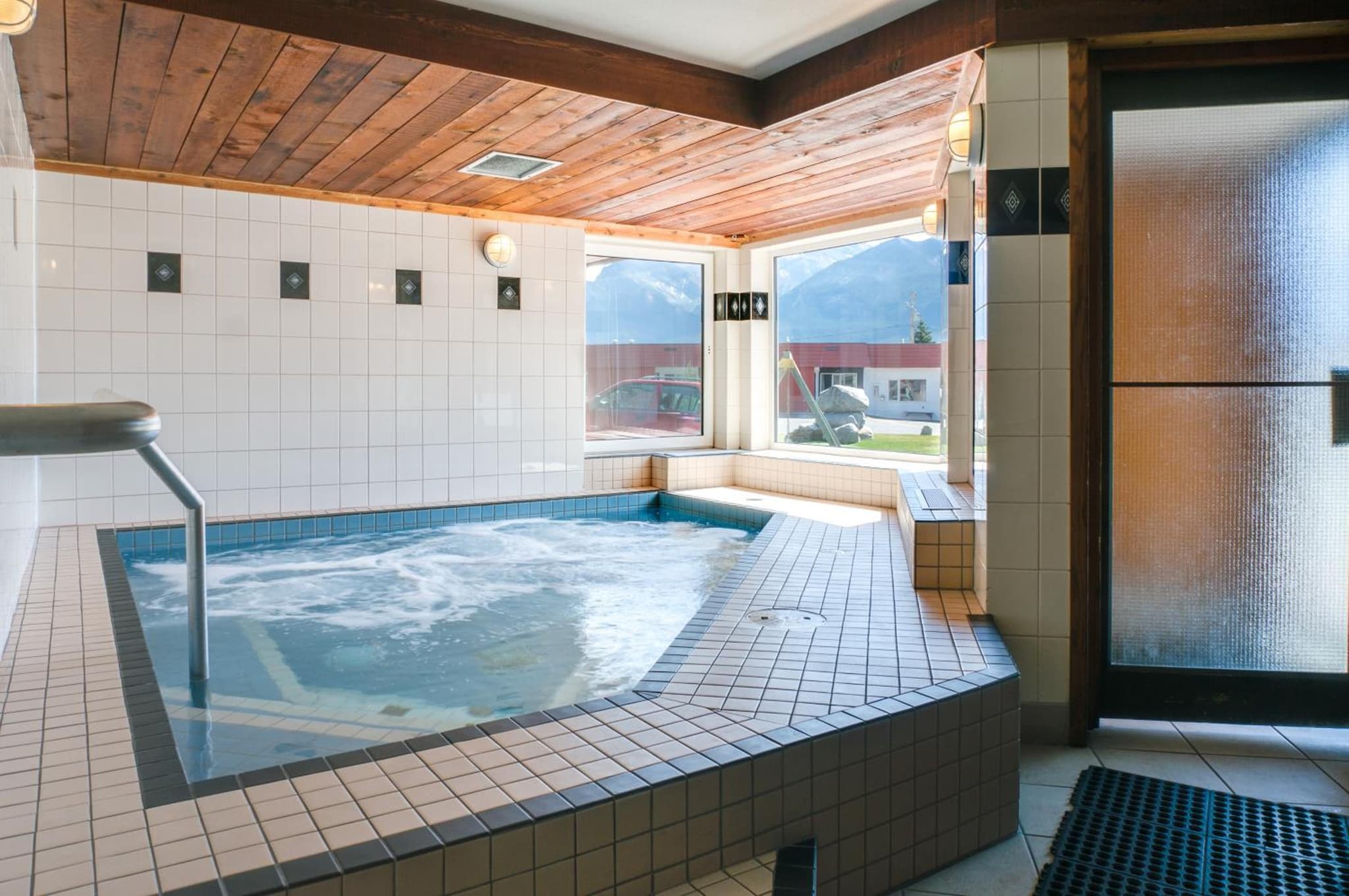 Rocky Mountain Ski Lodge photo 2
