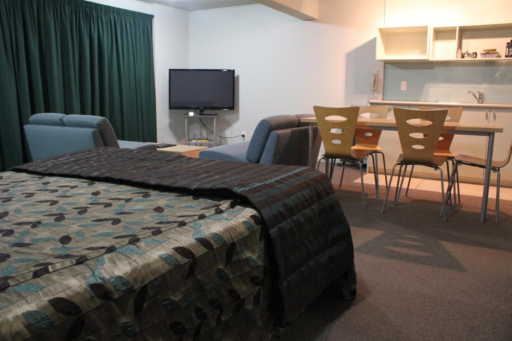 Edgewater Motor Lodge photo 3