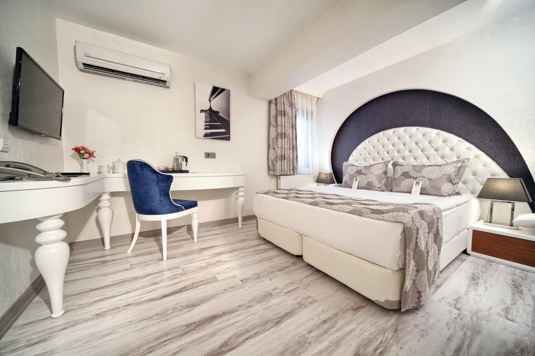 Demonti Hotel photo 3