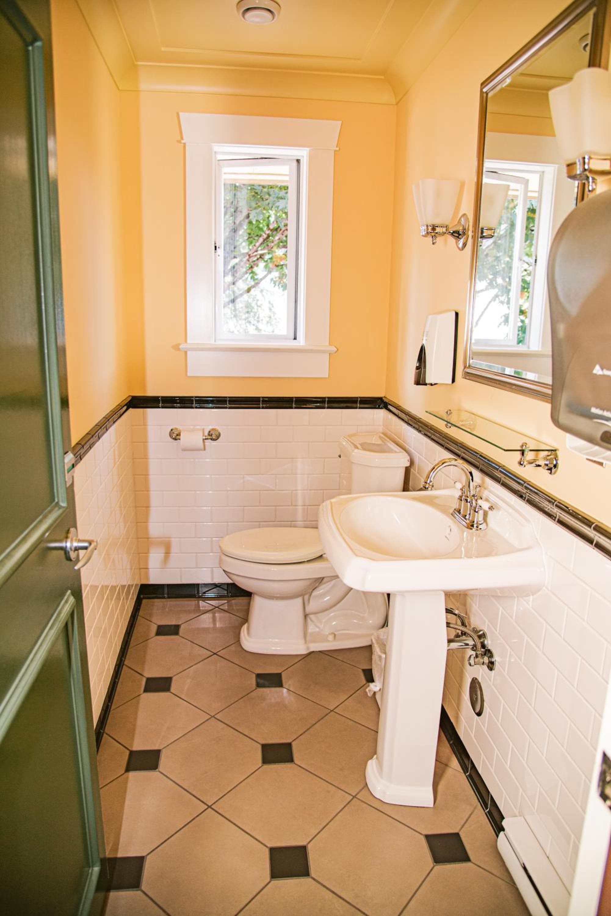 Salt Spring Inn photo 6
