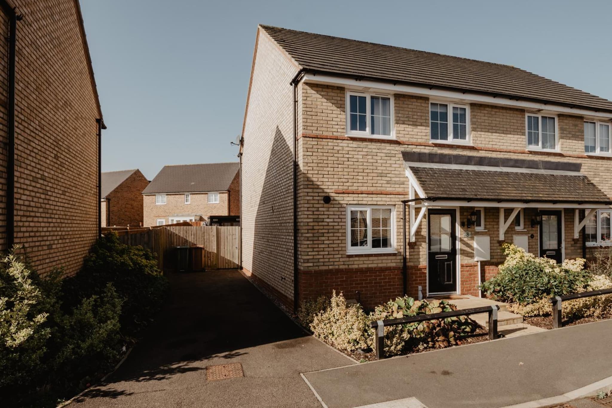 Coyle House, 3 bed,Corby, super kings or twins, driveway, free wi-fi, corporates welcome